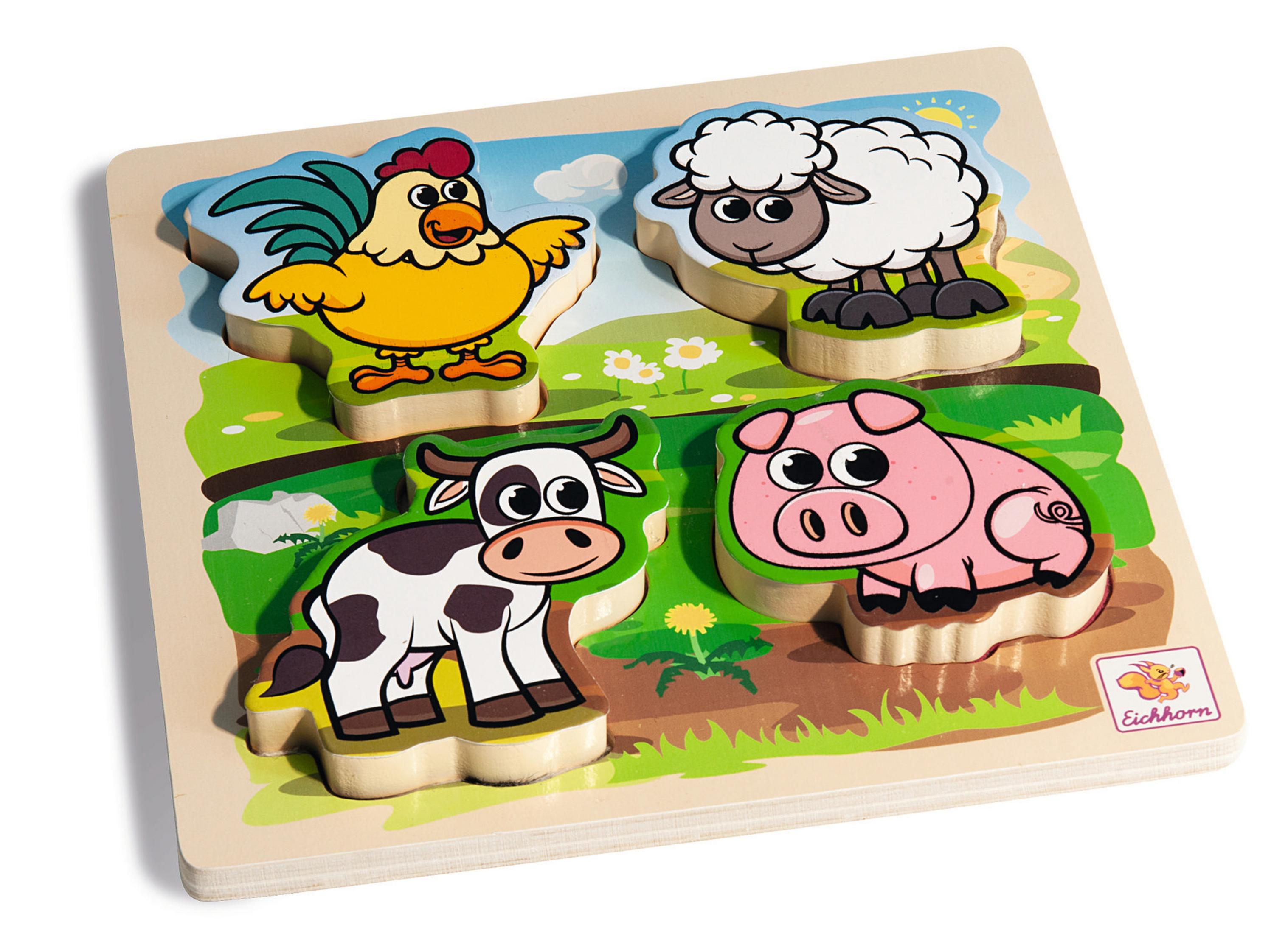 Holzpuzzle mit Hahn, Schaf, Kuh und Schwein auf grünem Feldhintergrund.