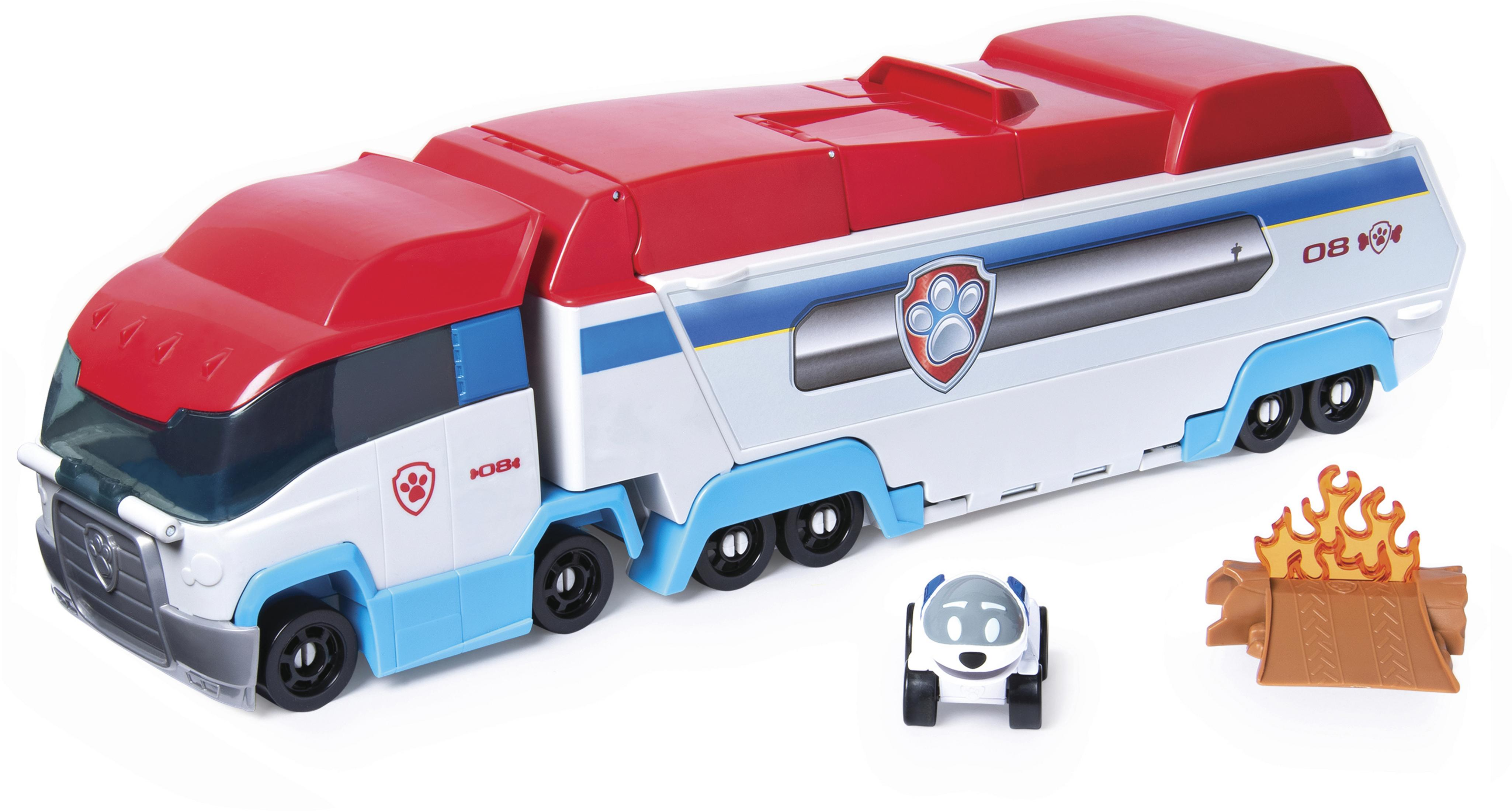 Zabawkowa ciężarówka z czerwoną i białą kabiną, mały samochód i zabawkowy mały pożar.