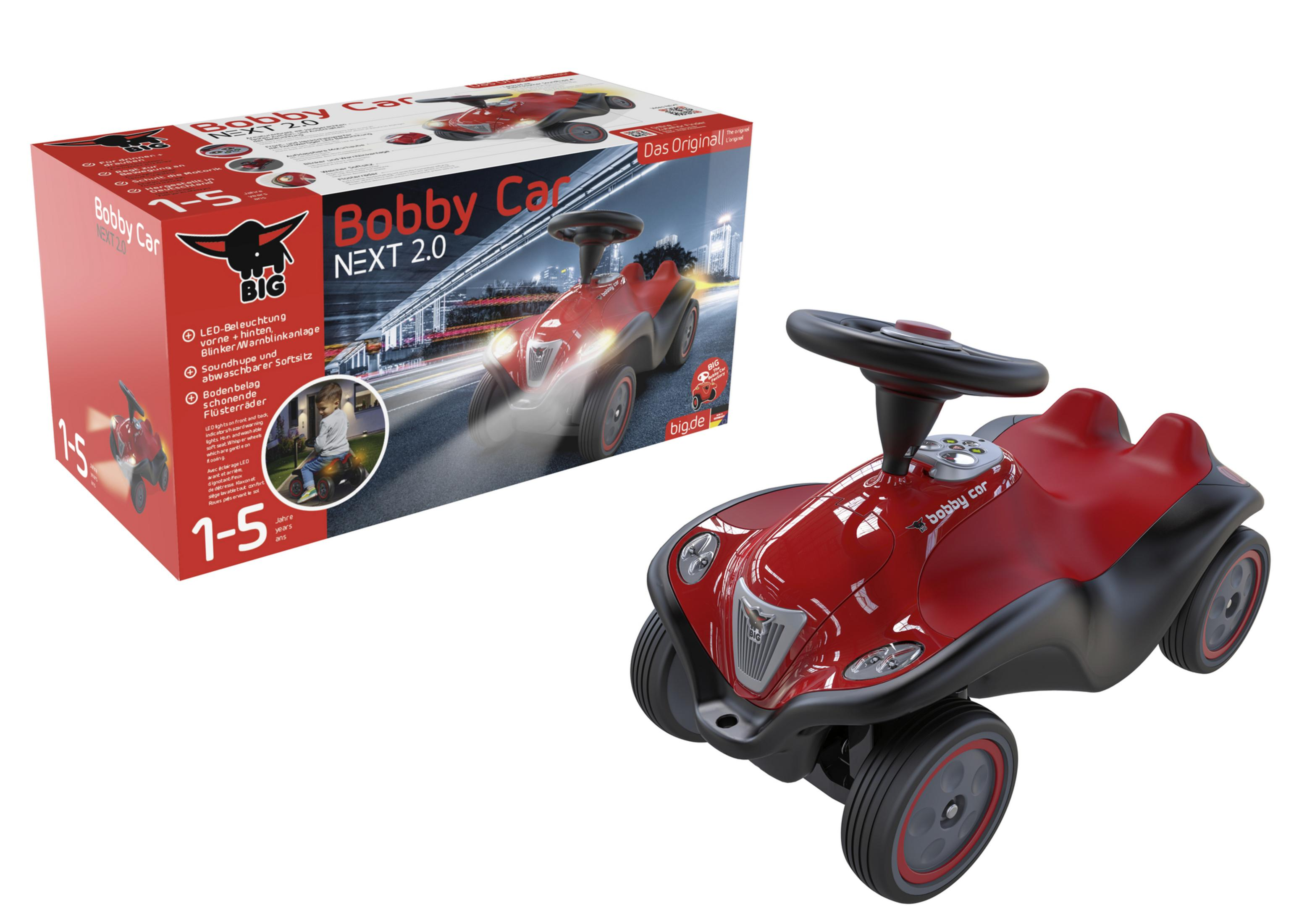 Ein rotes Spielzeugauto und seine Box. Das Auto hat eine schwarze Basis und ein Lenkrad.