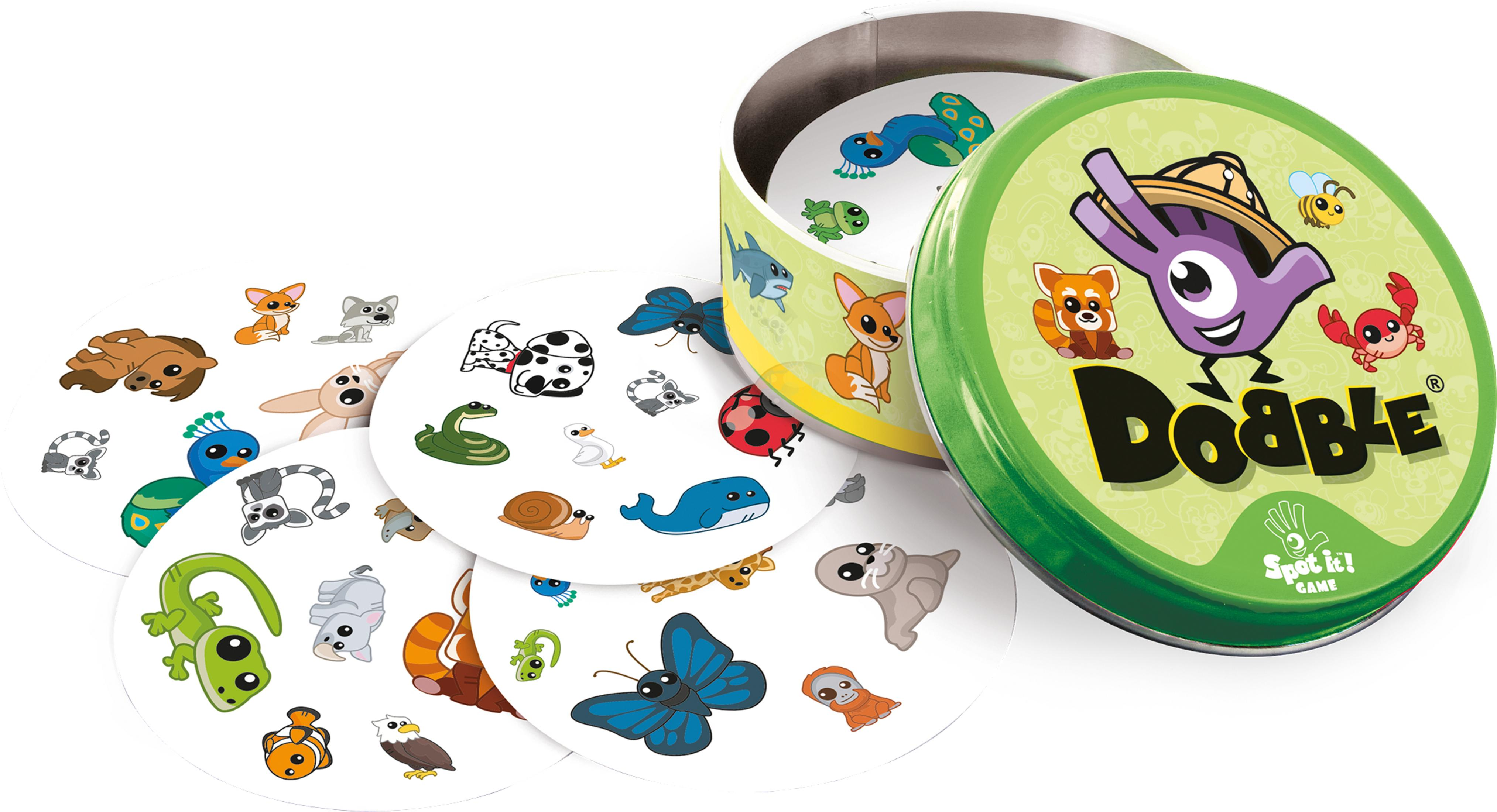 Dobble-Spielset. Mehrere Spielkarten liegen neben der geöffneten grünen Dose.