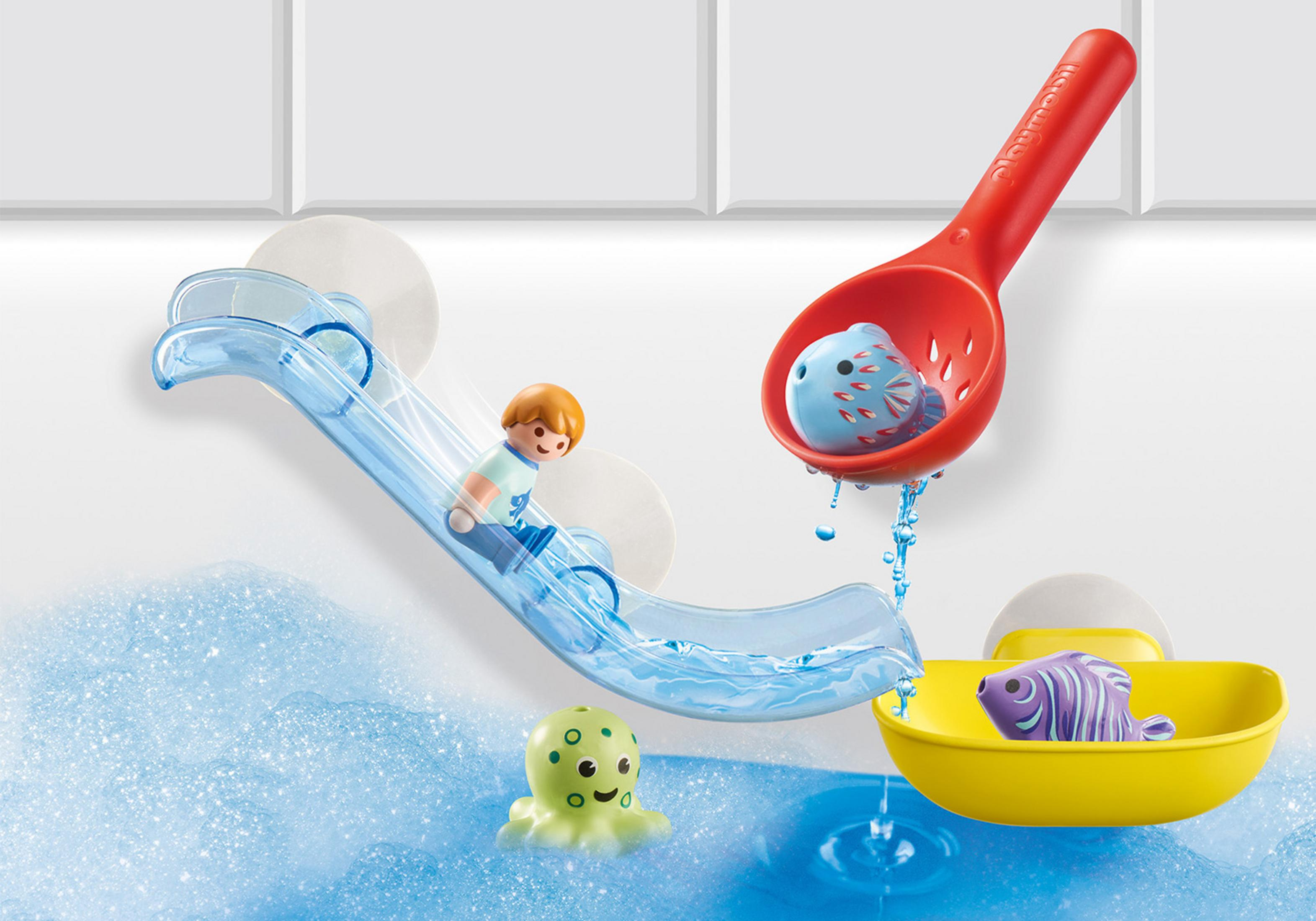 Playmobil Badespielzeug: Kind auf Rutsche, Fisch im Löffel und gelbes Boot mit Fisch.
