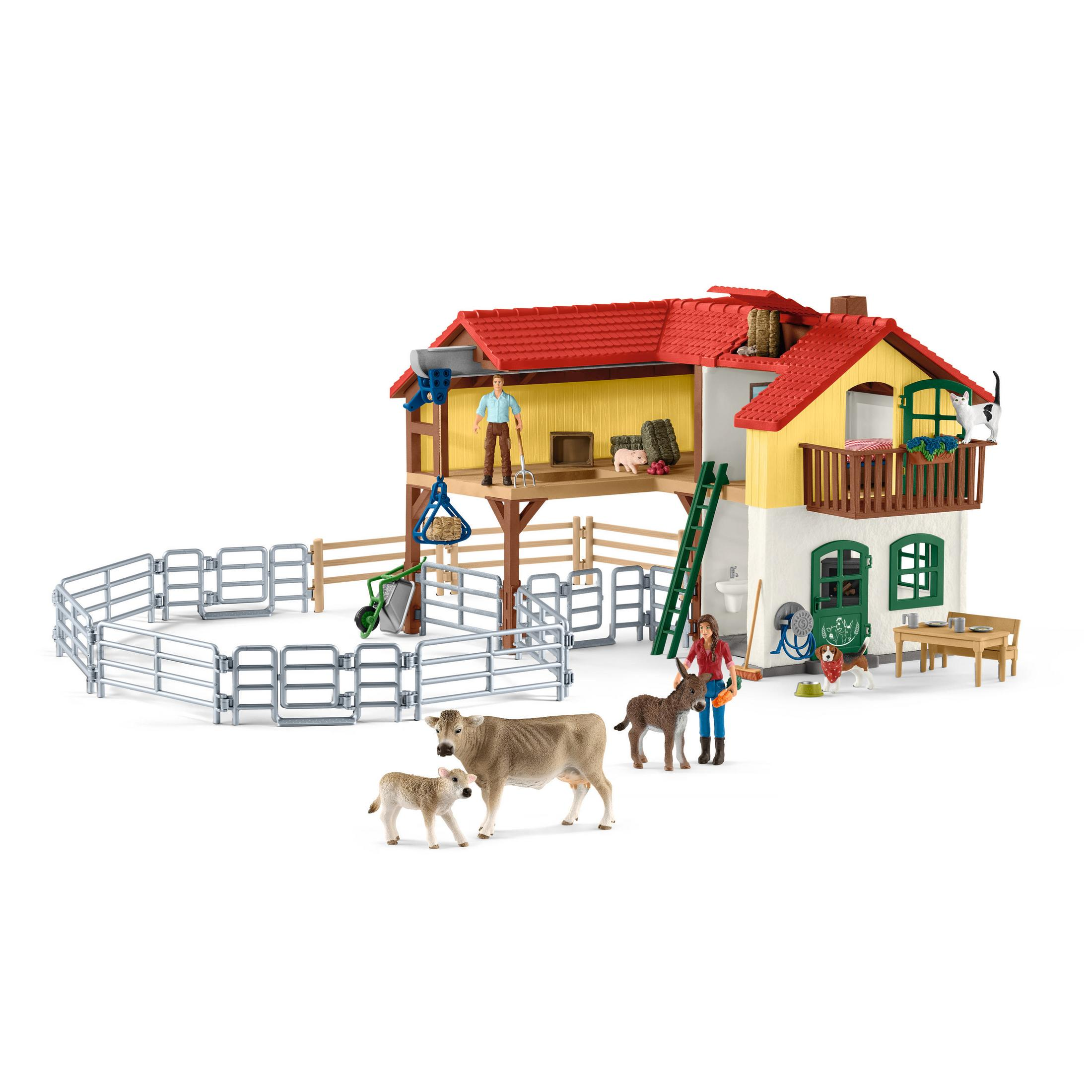 Set da gioco fattoria con casa, recinzione, persone, mucche e altri animali della fattoria. Giorno soleggiato, sfondo bianco.