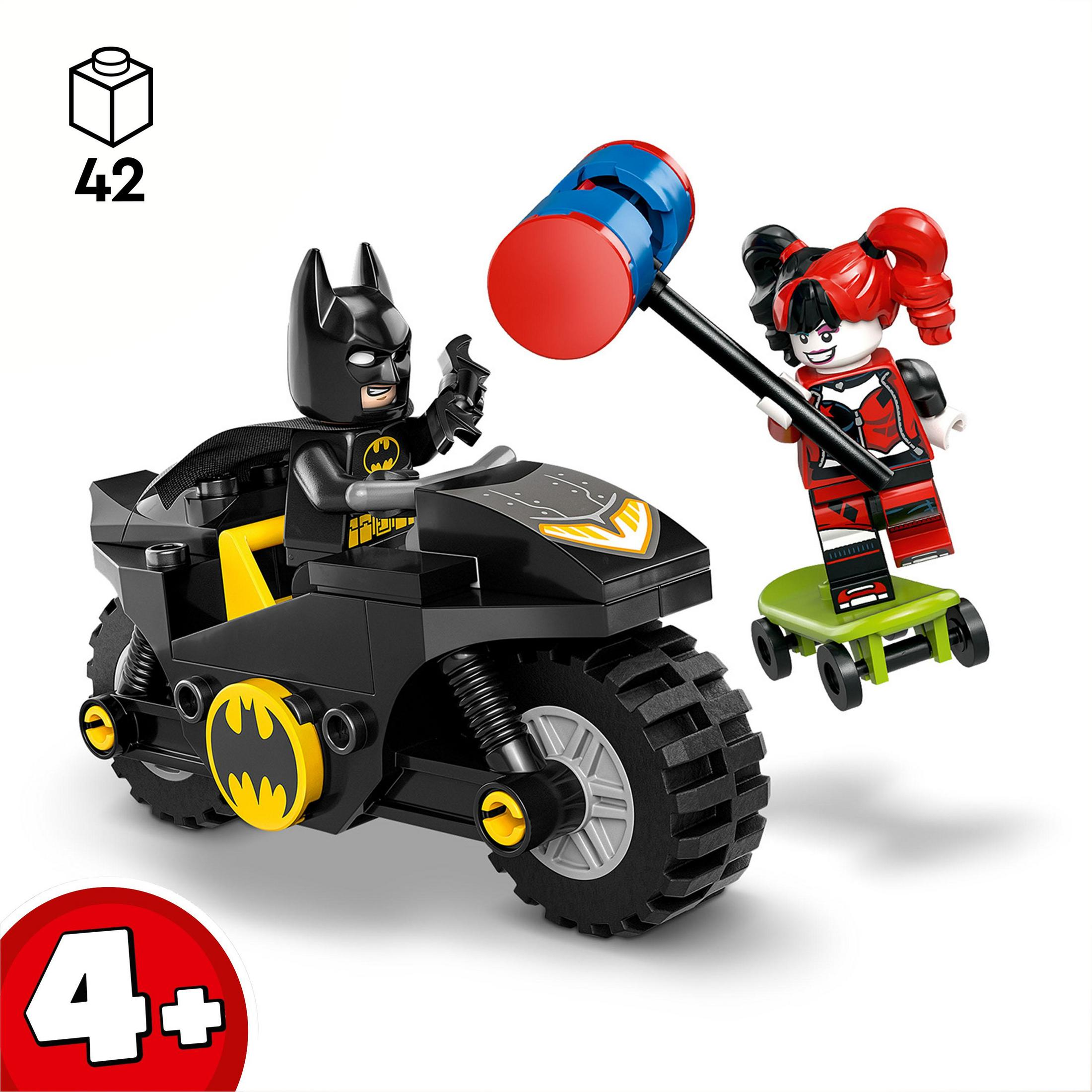 Lego-Set: Batman auf einem Motorrad, Harley Quinn auf einem Skateboard, der einen Hammer hält.
