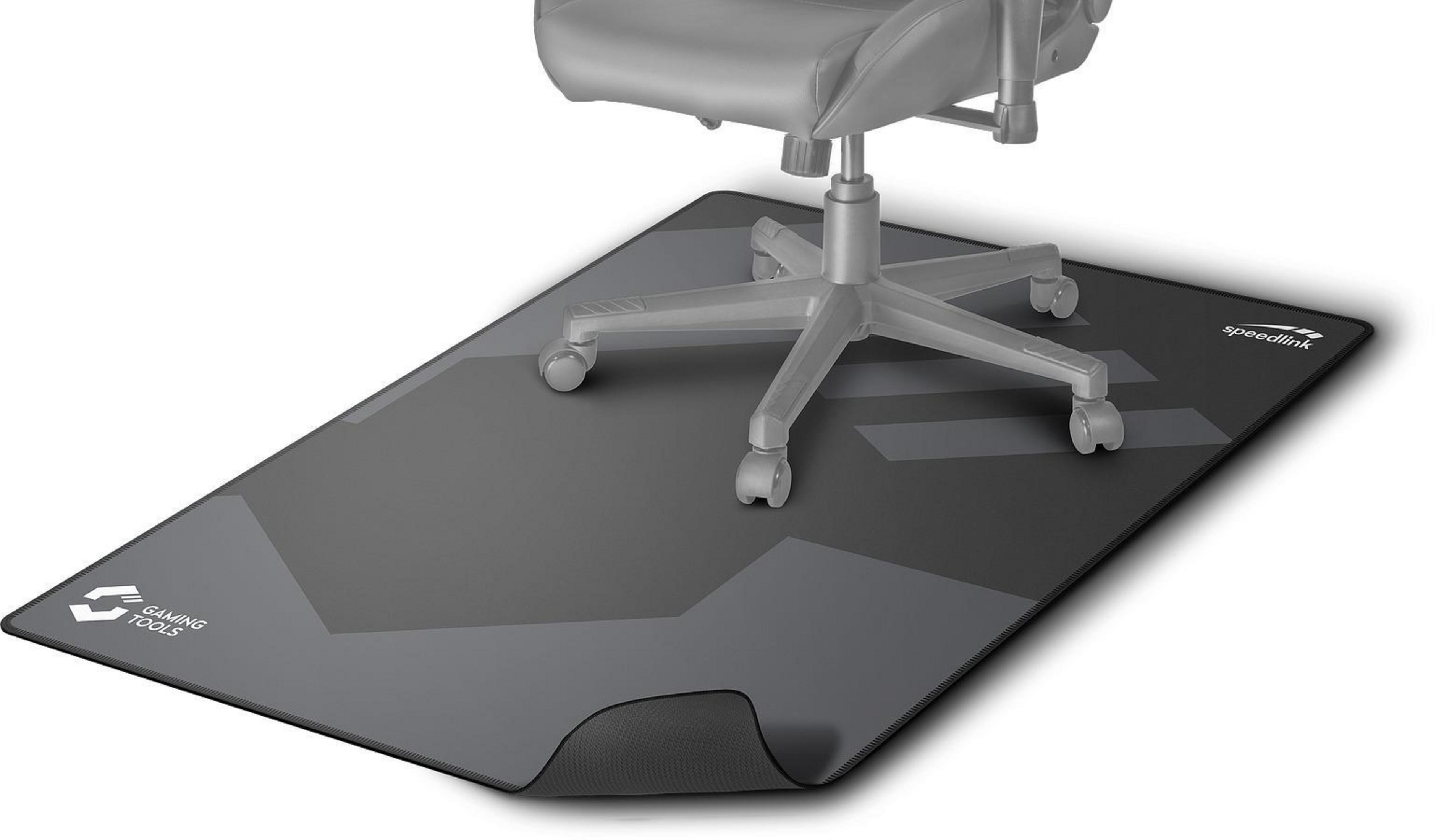 Een zwart en grijze rechthoekige gamingmat met een stoel erop.