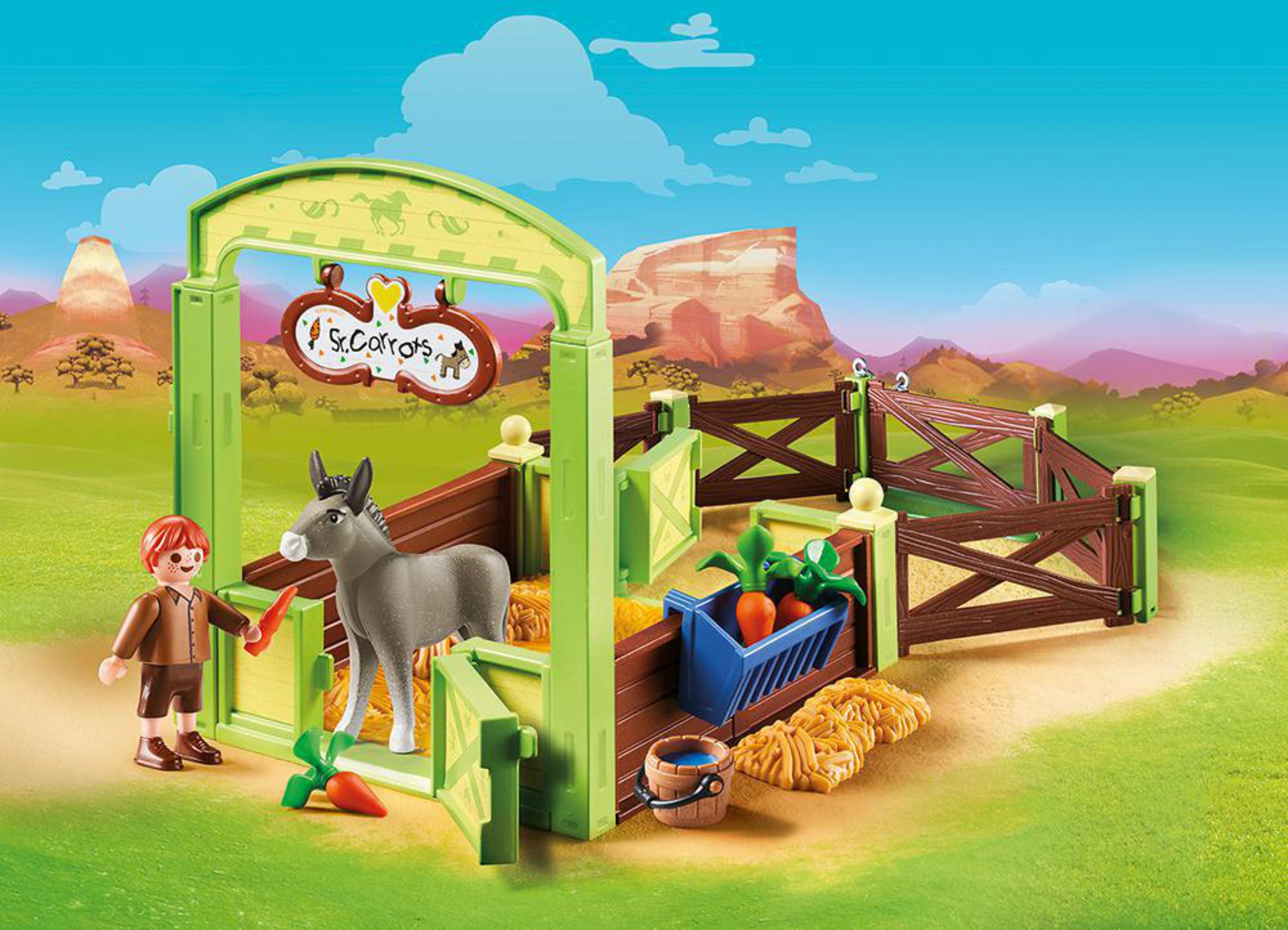 Playmobil-Szene mit einem Jungen, der einen Esel im Stall füttert. Karotten und Heu sind sichtbar.