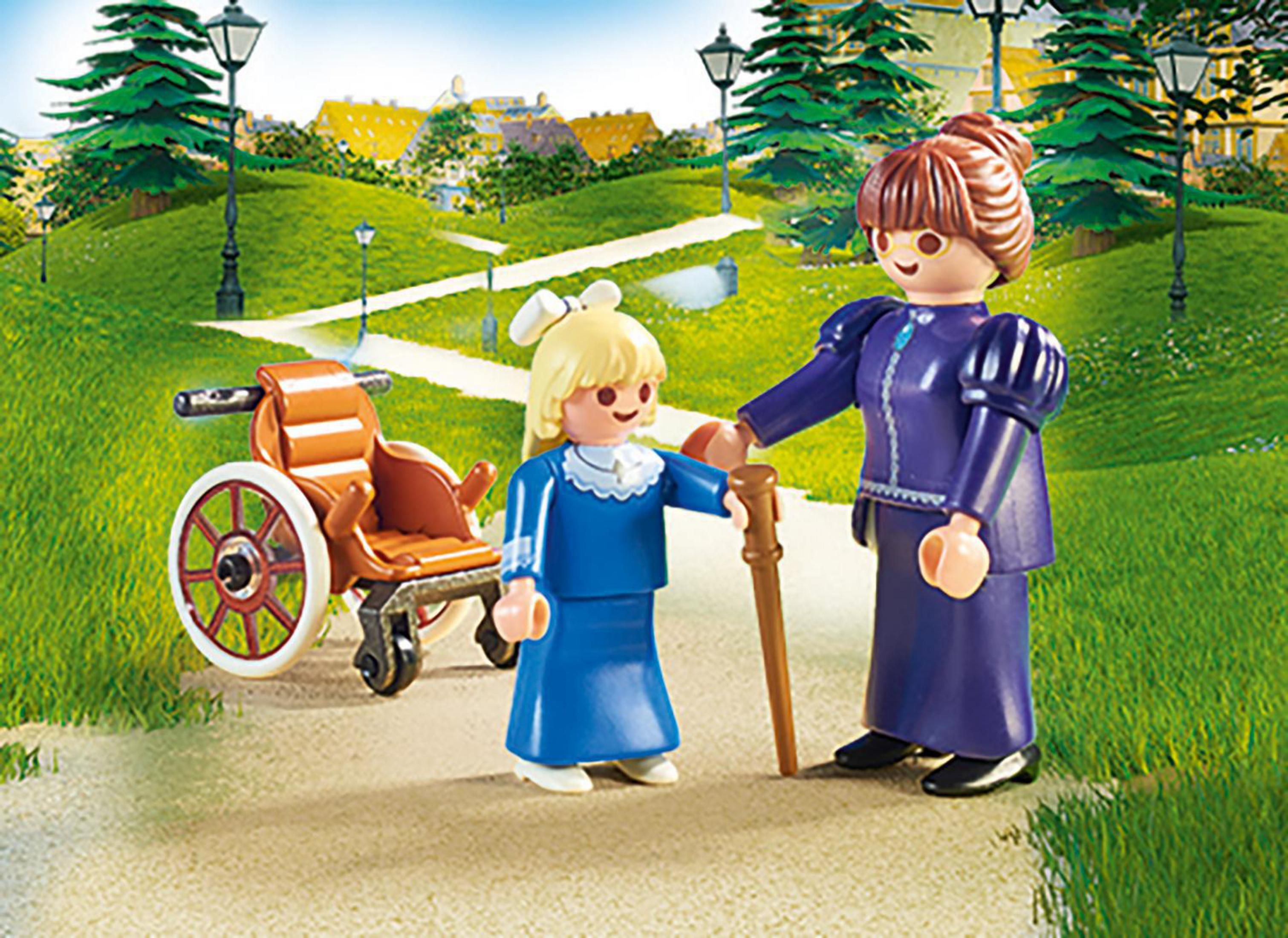 Playmobil-Figuren, eine ältere Frau im Rollstuhl, eine Frau mit Gehstock und ein Mädchen.