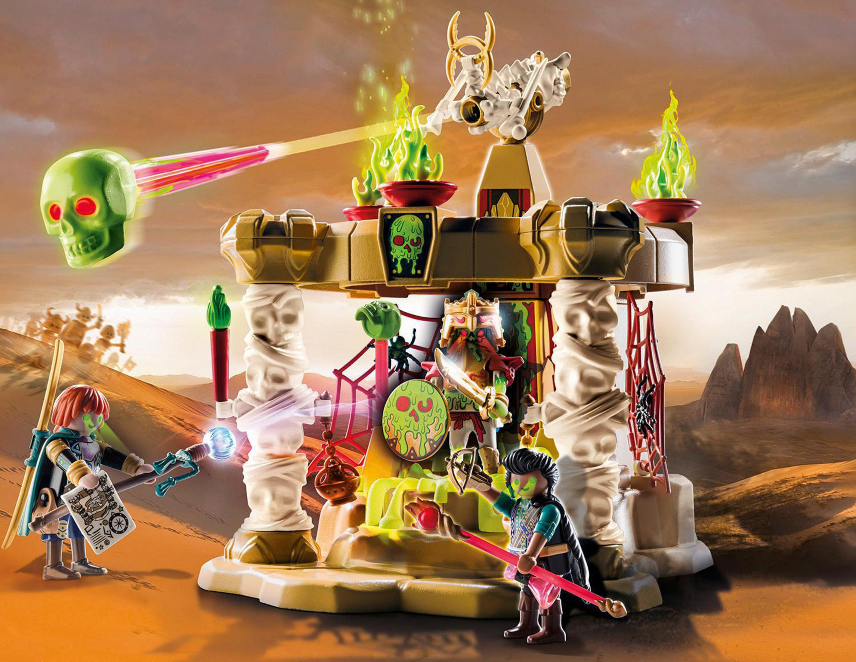 Playmobil-Set mit Figuren und einer Struktur, grünen Totenköpfen und grünen Flammen. Figuren in der Szene sind ein König.