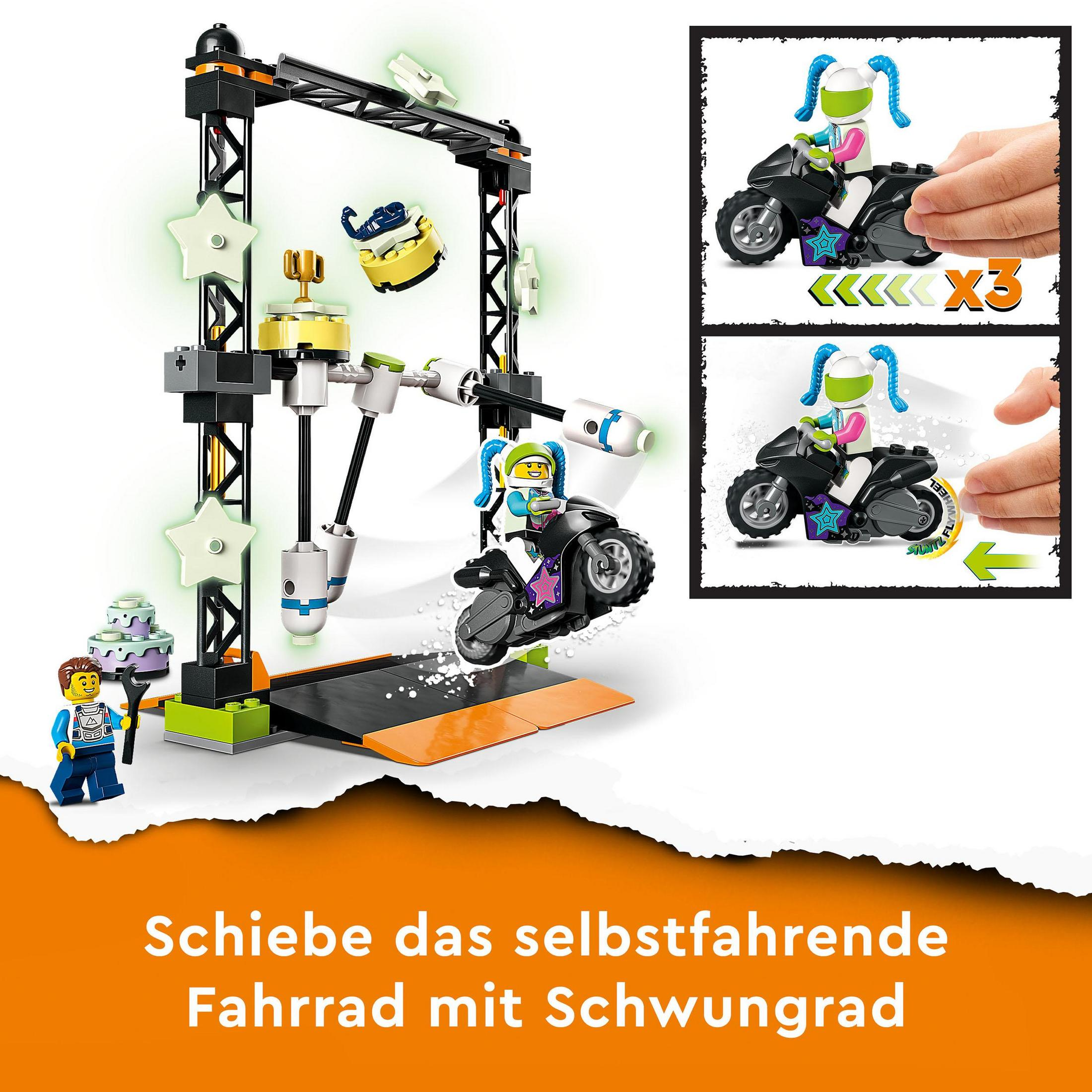Lego set met een motorstunt. Bevat een helling en een figuur. Instructies worden aan de zijkant getoond.