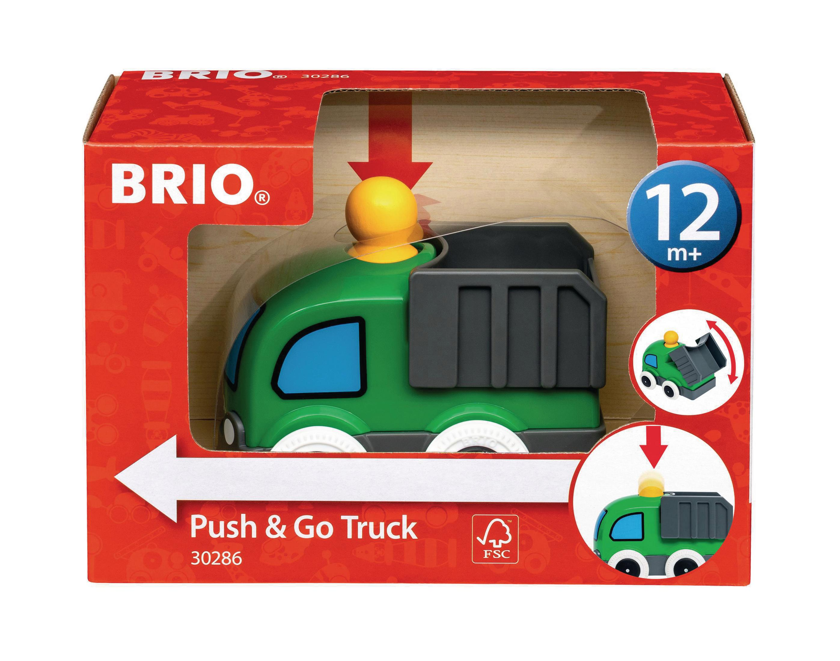 Grünes und weißes BRIO Push & Go Truck Spielzeug in seiner roten Verpackung, mit weißem Hintergrund.
