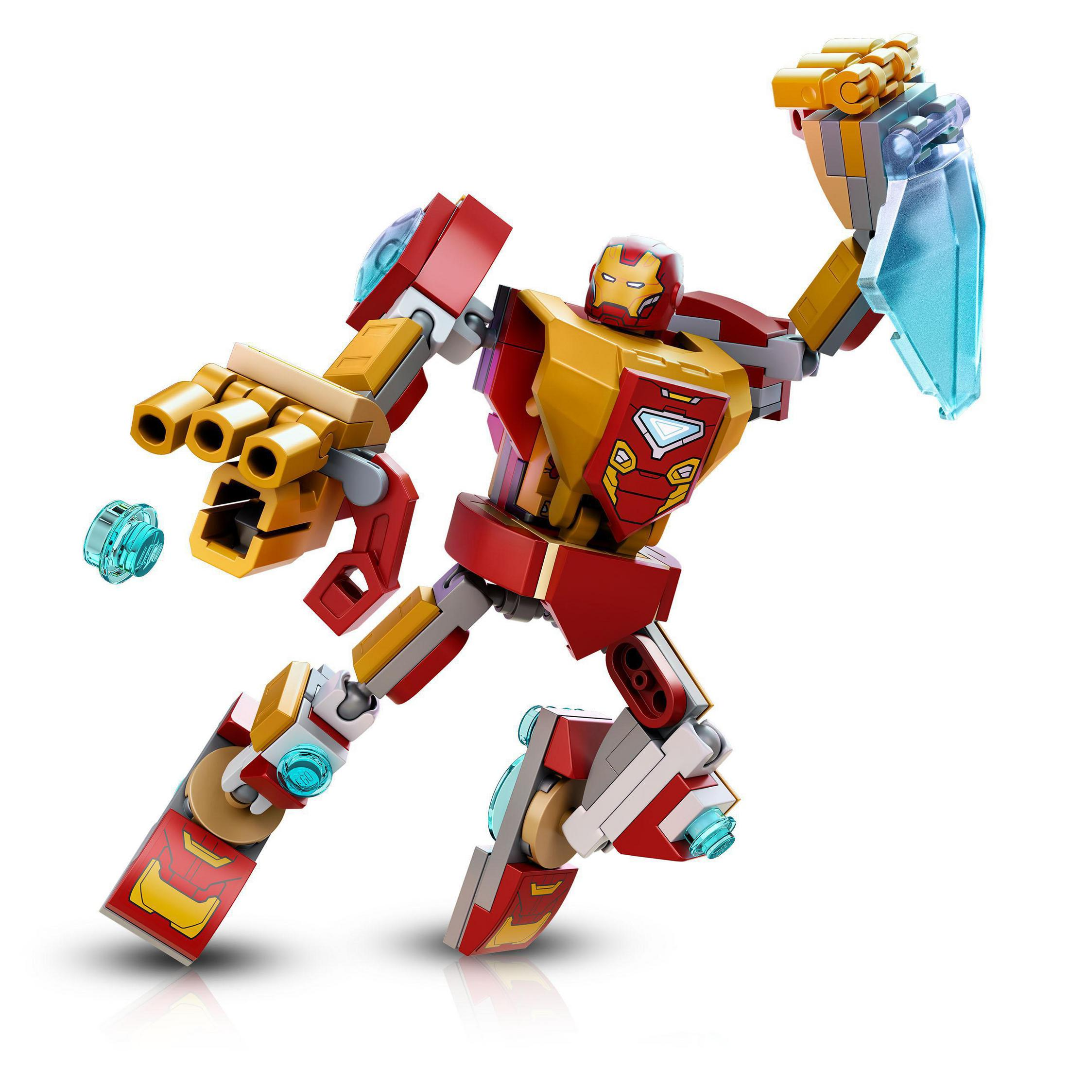 Una figura Lego di Iron Man in armatura rossa e oro, con uno scudo e un cannone.
