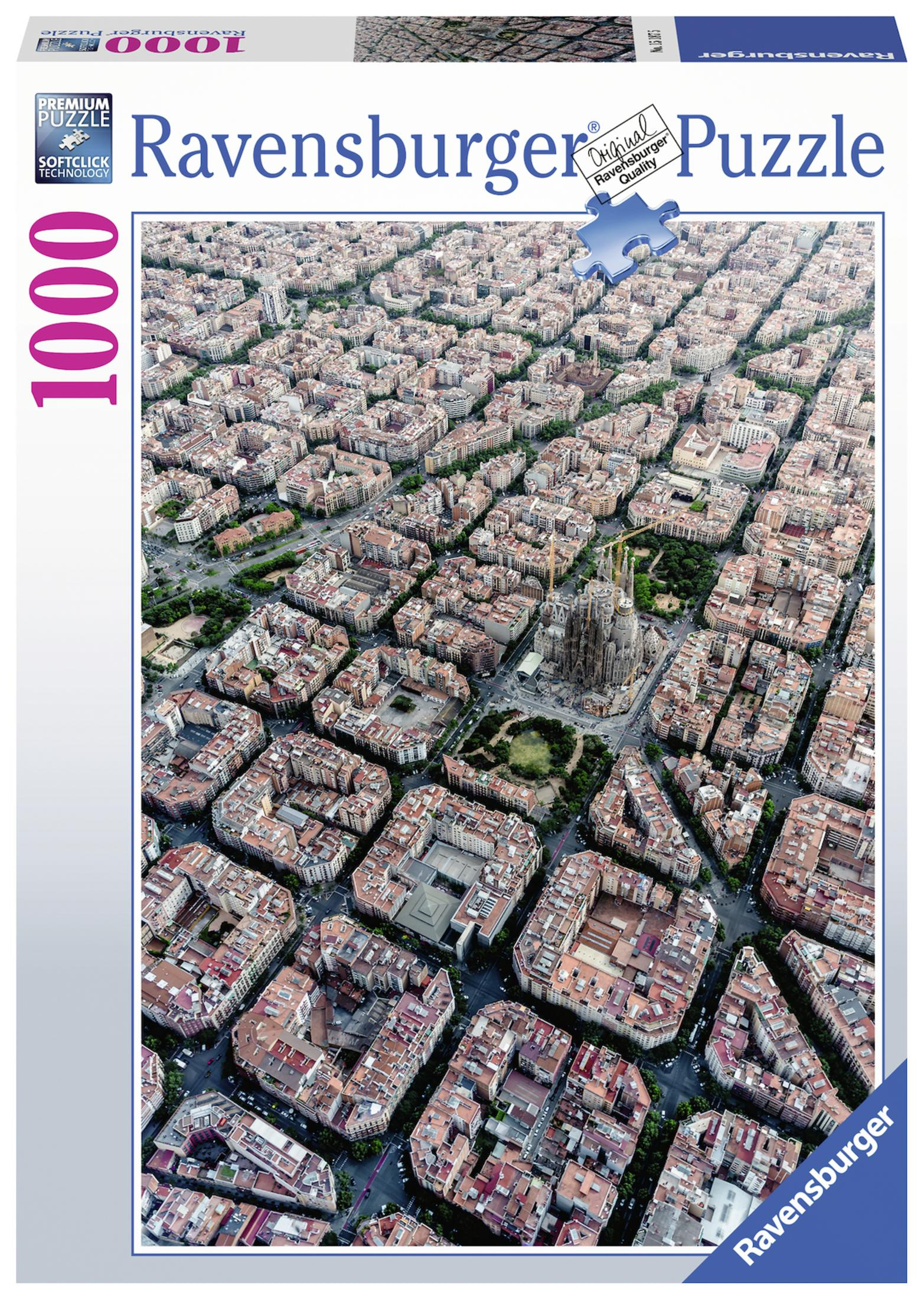 Pudełko puzzli Ravensburger przedstawiające widok z lotu ptaka na miasto Barcelona, z Sagrada Familia.