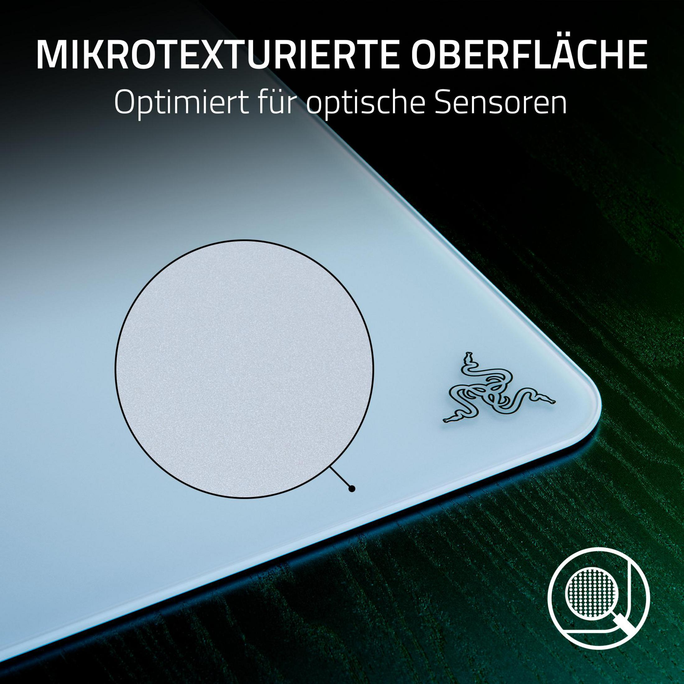 Zbliżenie podkładki pod mysz Razer z teksturowaną powierzchnią i logo Razer.