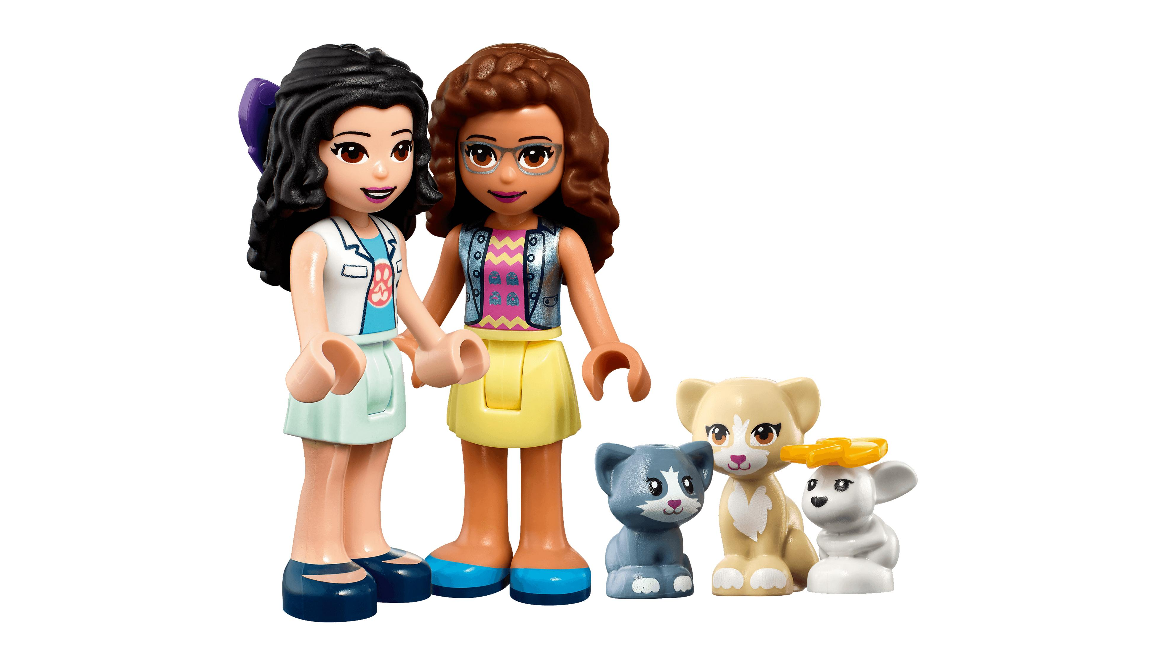 Lego Friends Set mit zwei Figuren, einer Katze, einem Hund und einem Kaninchen.