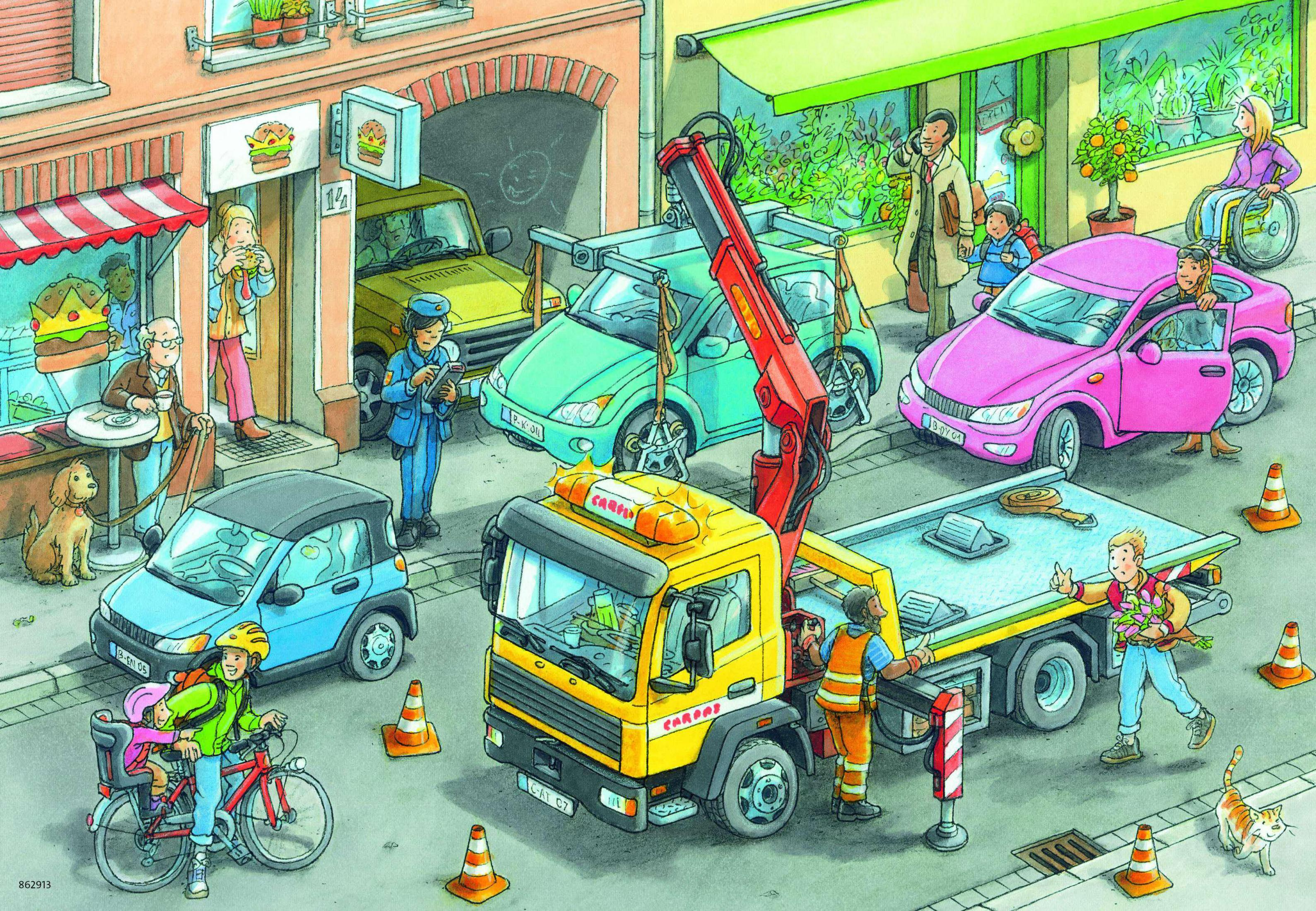 Eine Straßenszene. Ein Abschleppwagen lädt ein Auto. Menschen und andere Fahrzeuge sind vorhanden.