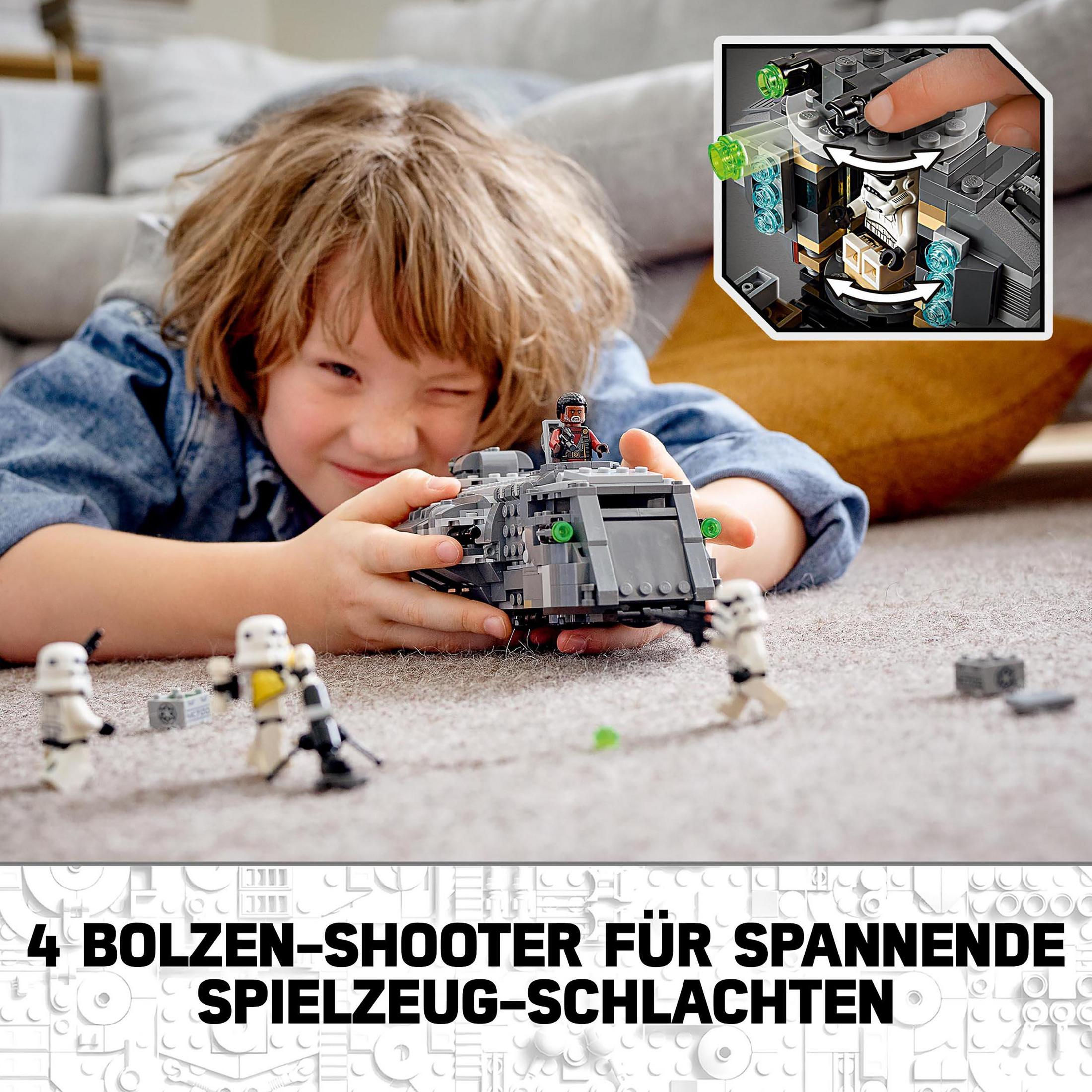 Chłopiec bawiący się czołgiem Lego Star Wars, ze szturmowcami na pierwszym planie. Tekst poniżej.