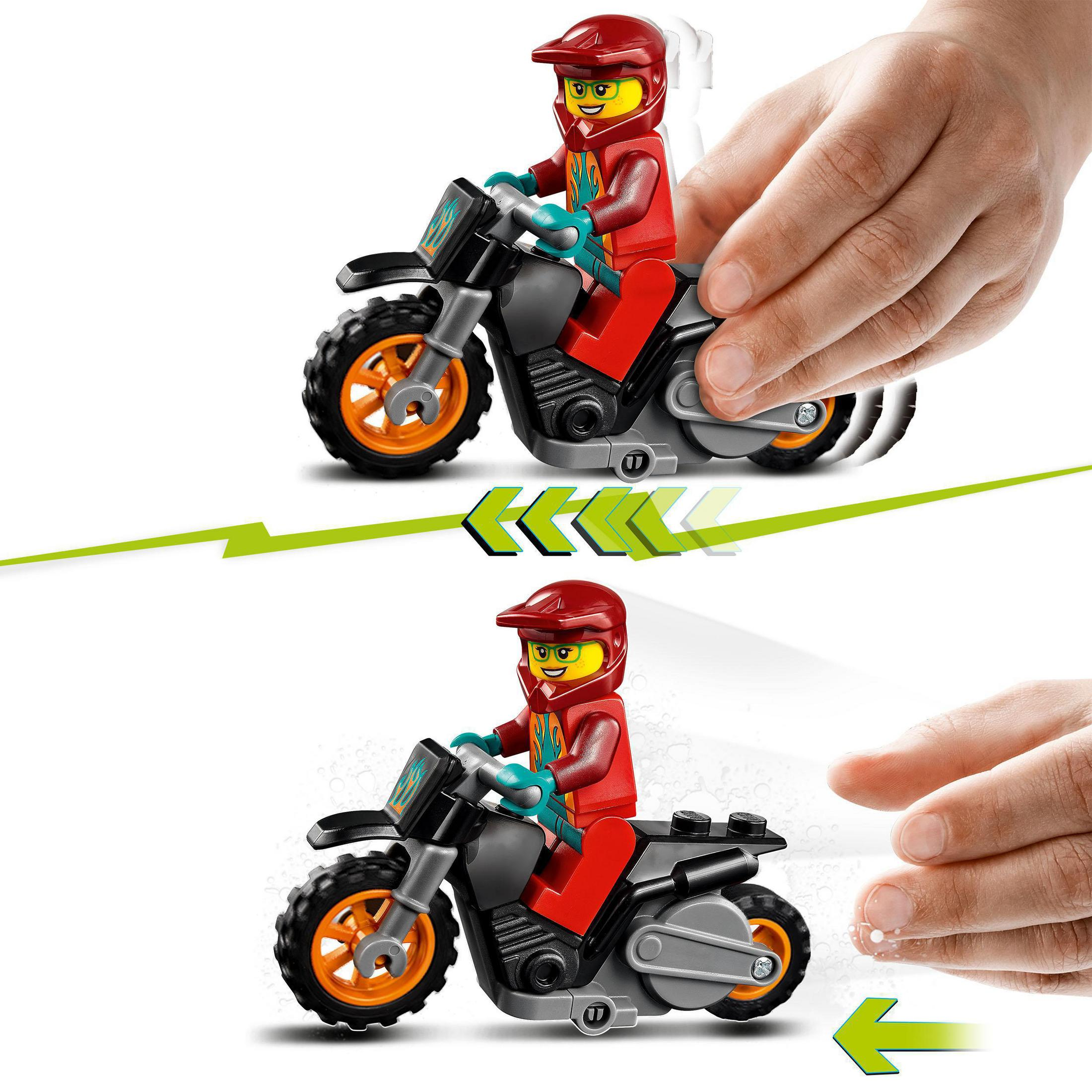 Lego-Figur auf einem Motorrad, mit Händen, die eine Aktion demonstrieren.