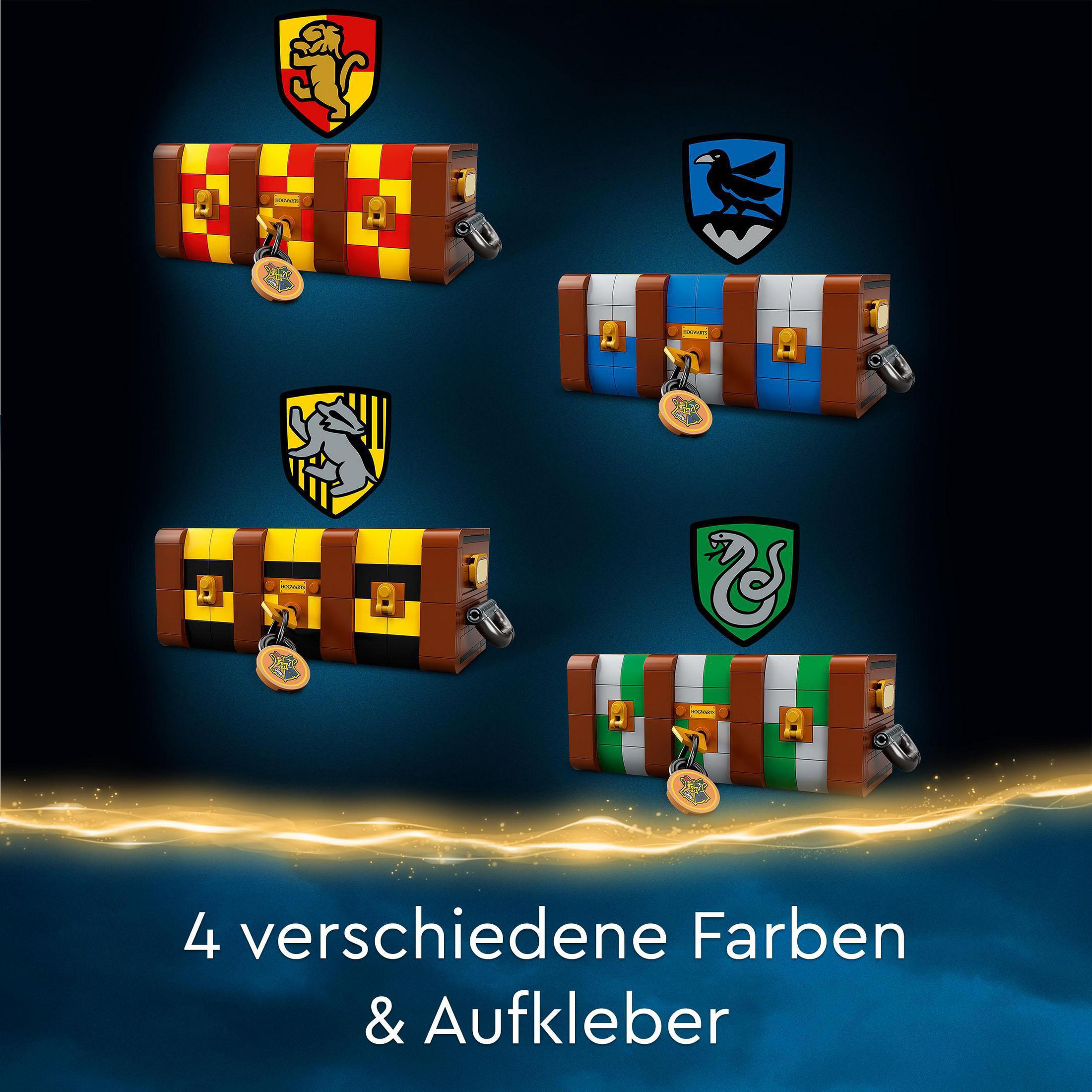 Lego Harry Potter set box. Vier Hogwarts-kisten met huiswapens en sloten worden getoond.