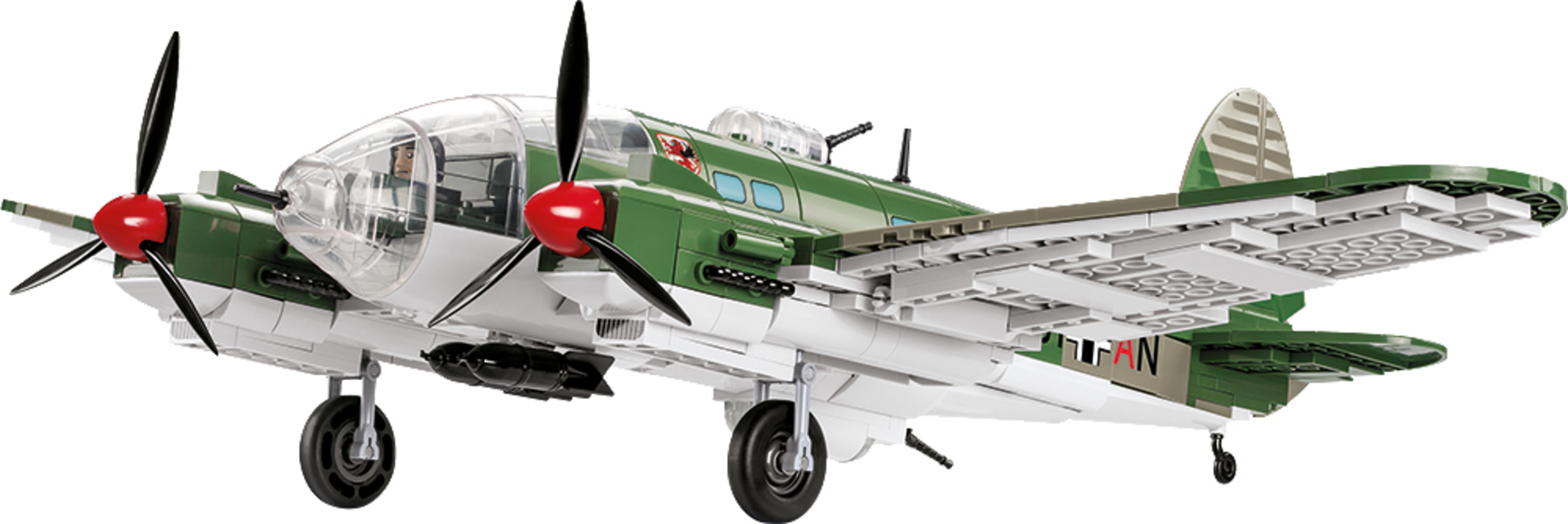 Grünes und graues Lego-Flugzeugmodell mit Propellern, auf weißem Hintergrund.