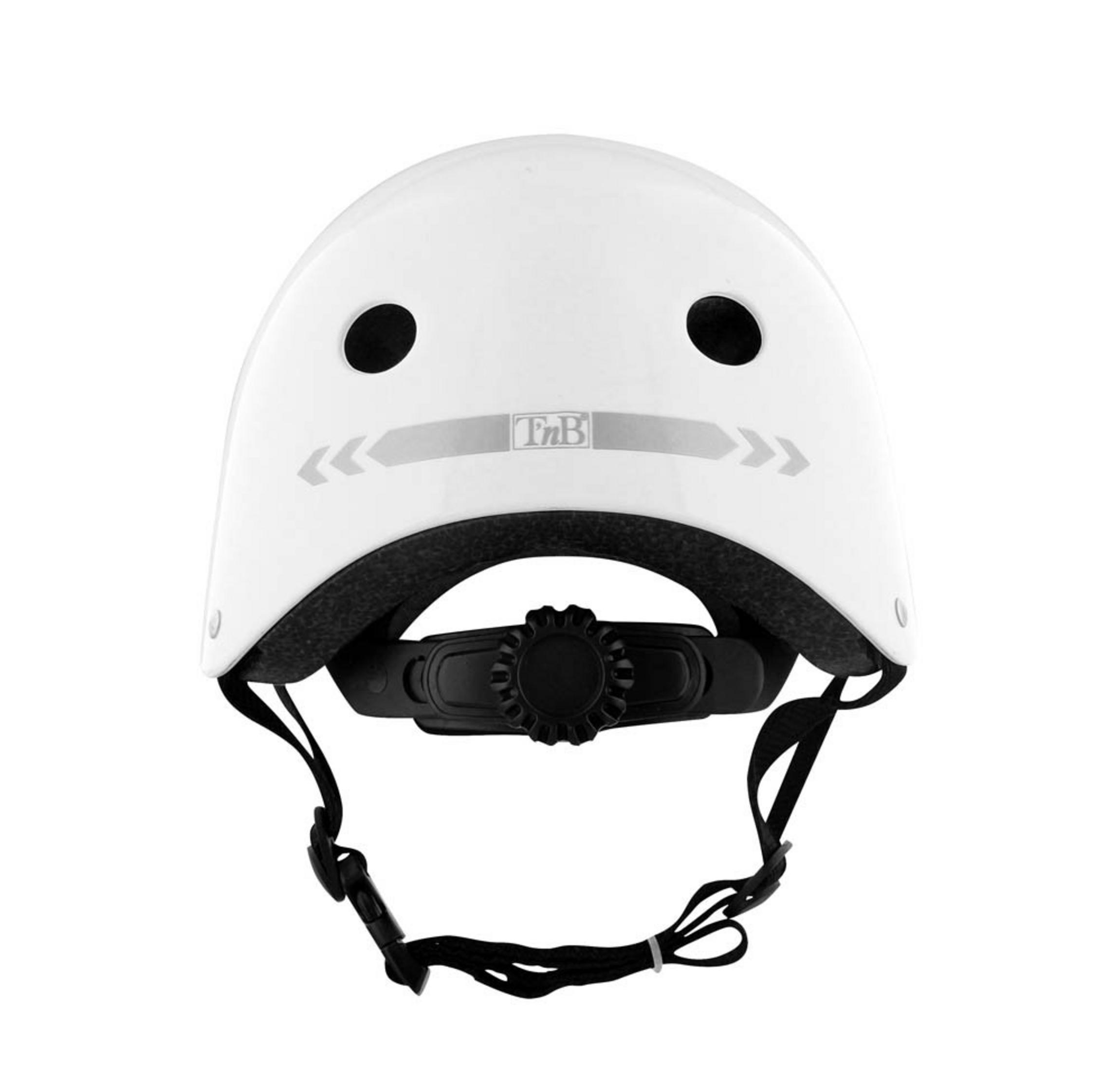 Ein weißer Fahrradhelm mit schwarzen Riemen und dem Logo 'TnB'.
