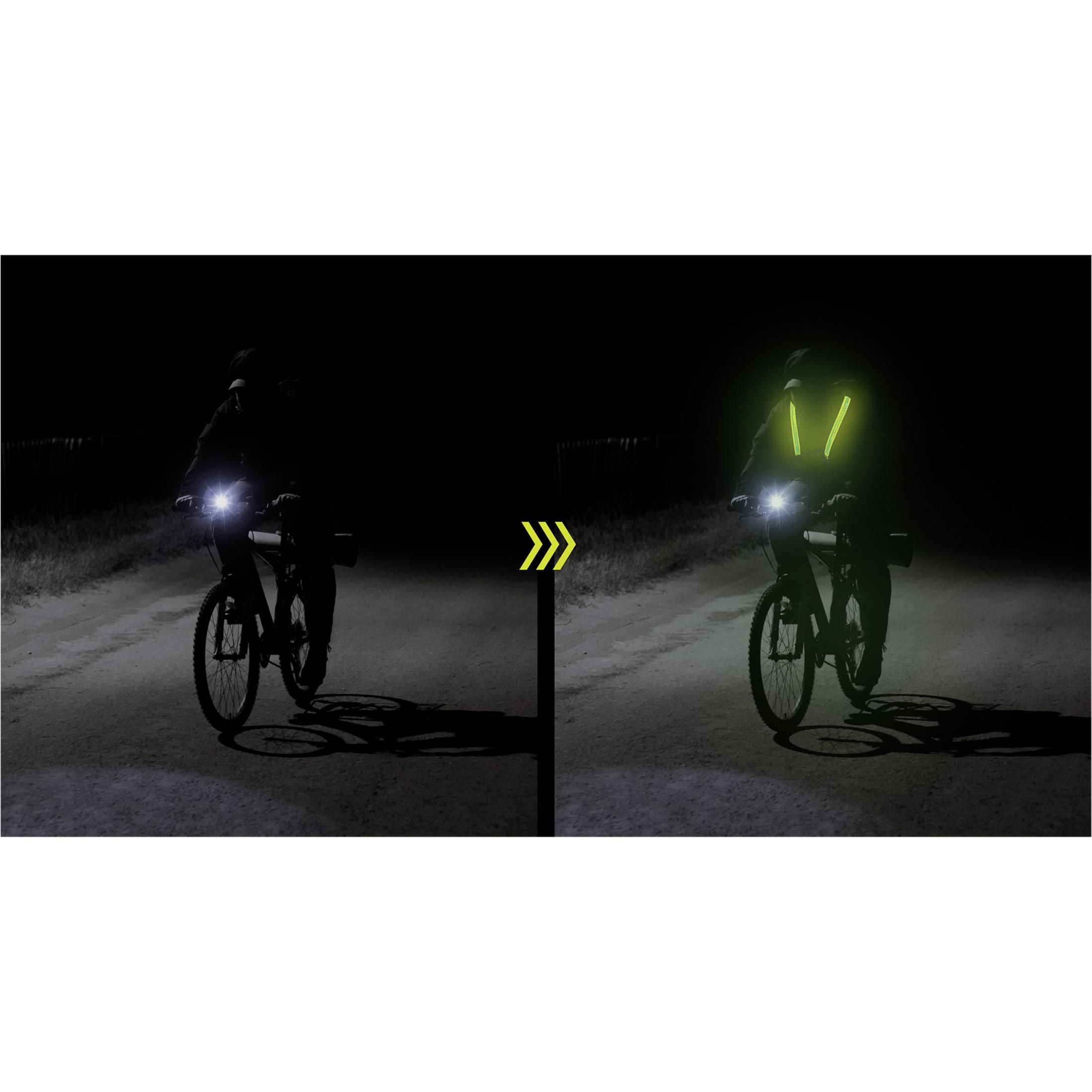 Ein Radfahrer bei Nacht, vor und nach dem Tragen reflektierender Kleidung. Das Nachbild ist hell.