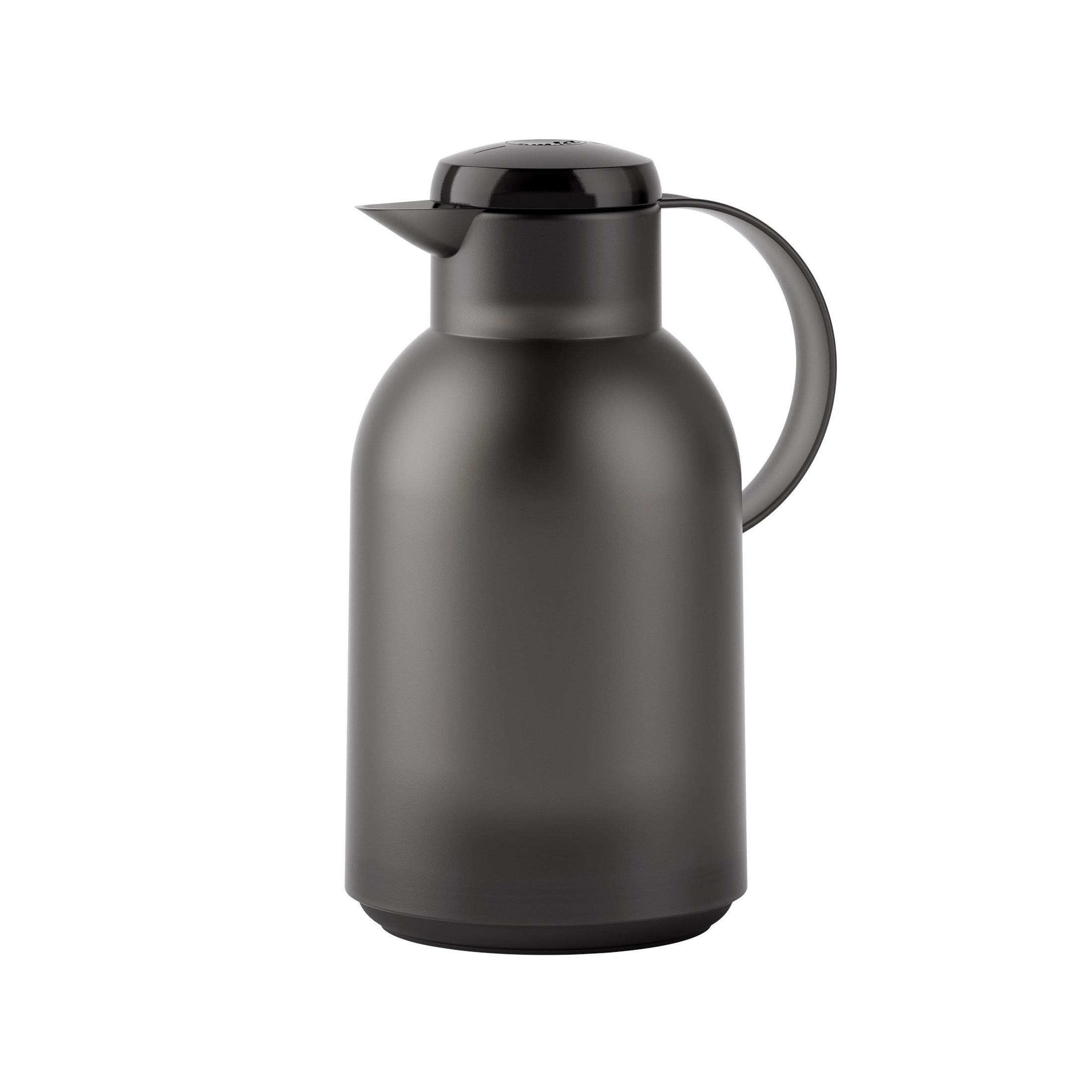 Schwarze Thermoskanne. Schwarzer Deckel und Griff. Abgerundete Form. Weißer Hintergrund.