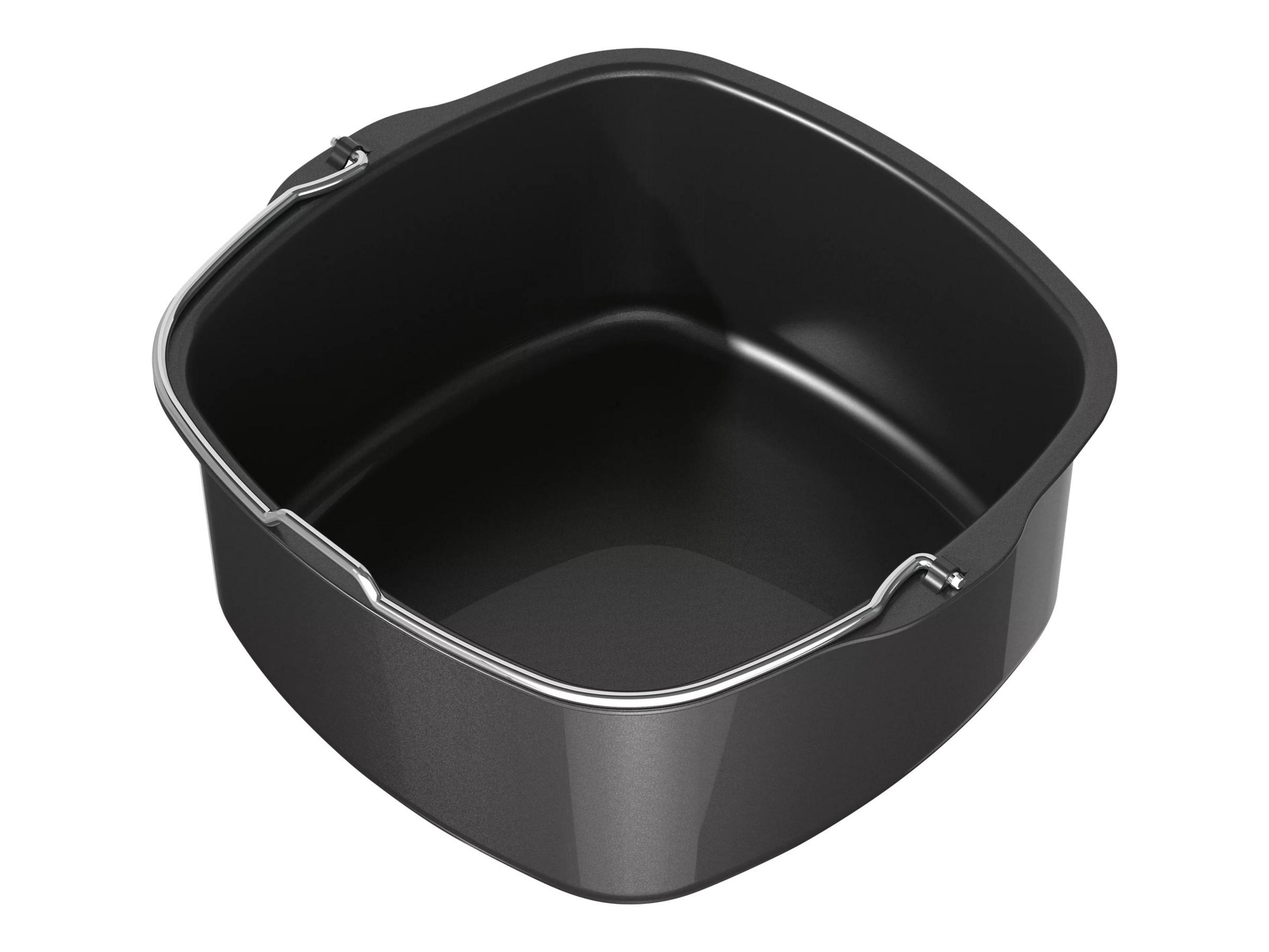 Schwarzer Airfryer-Korb mit silbernen Griffen. Der Korb ist leer. Weißer Hintergrund.