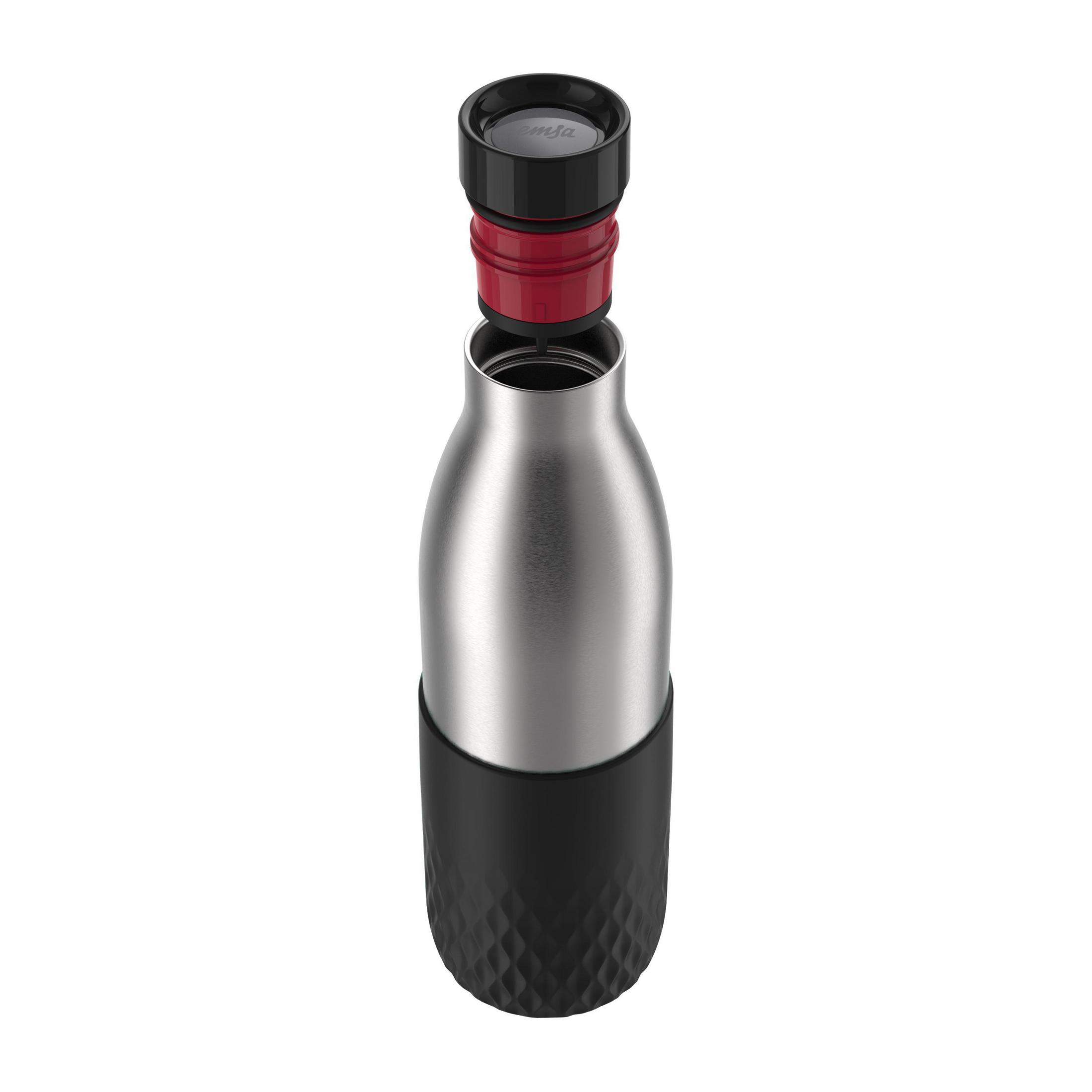 Eine silberne Isolierflasche mit schwarzem Boden und rotem und schwarzem Deckel.