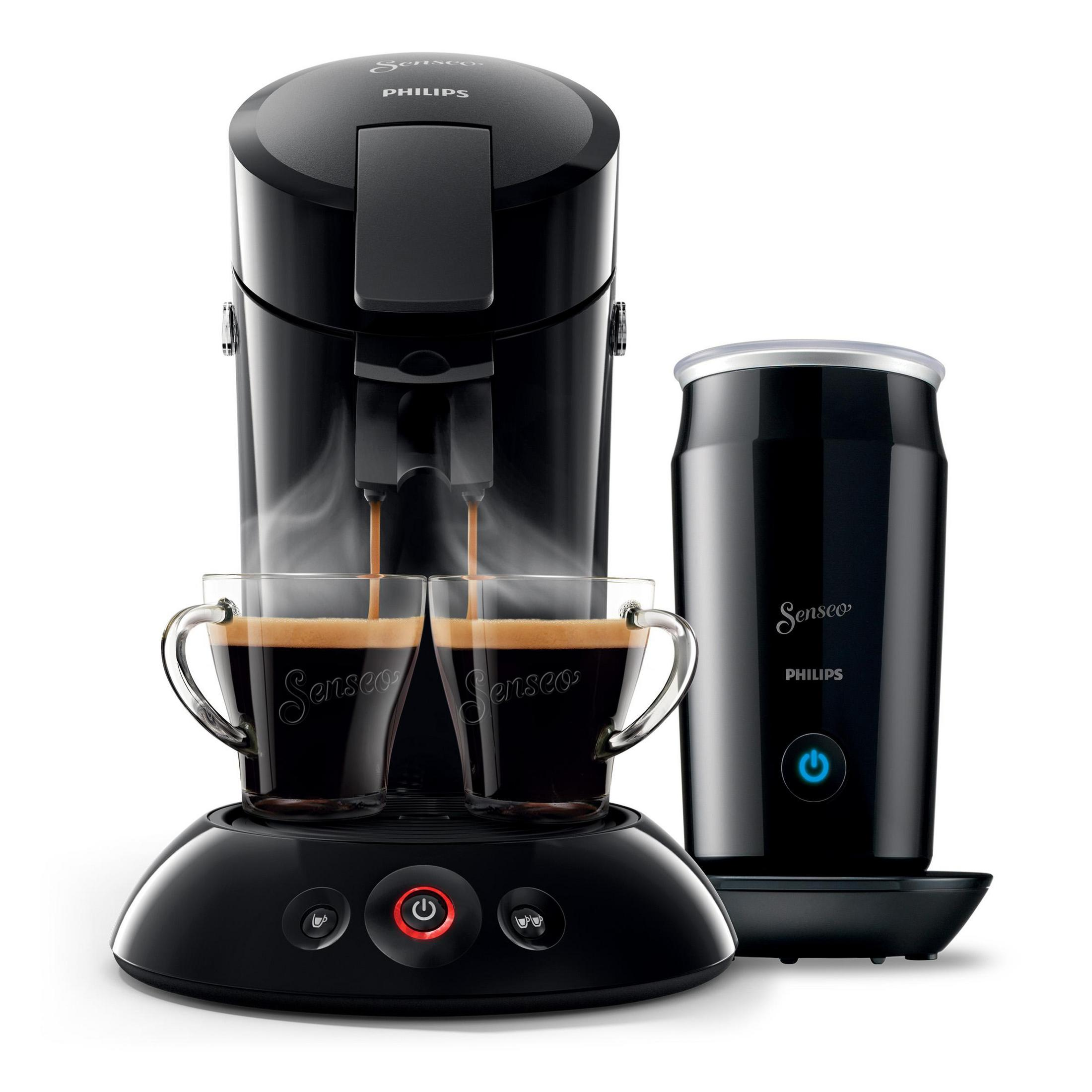 Czarny ekspres do kawy Senseo z kawą wlewaną do dwóch szklanych filiżanek. Spieniacz do mleka po prawej stronie.