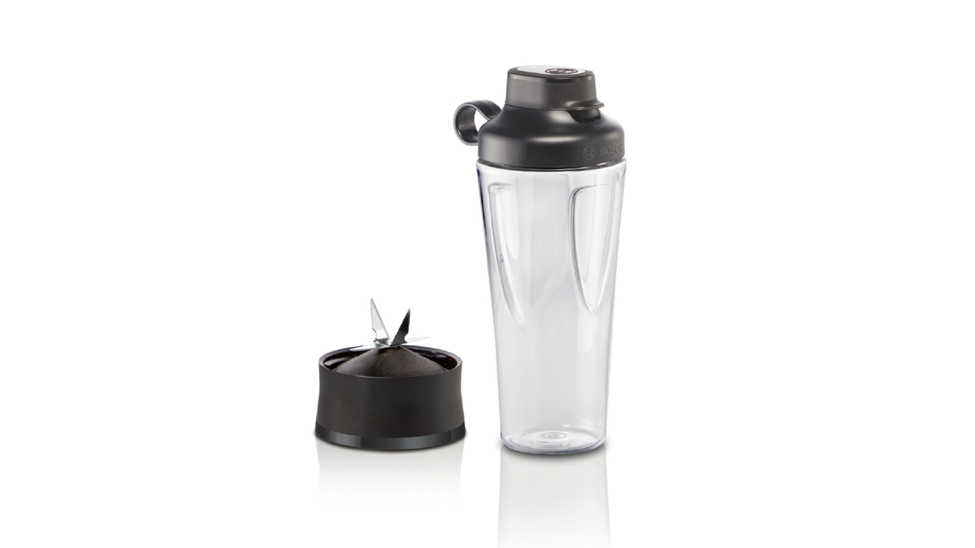 Mixerbecher mit Klingenzubehör. Becher und Klinge sind schwarz und transparent.