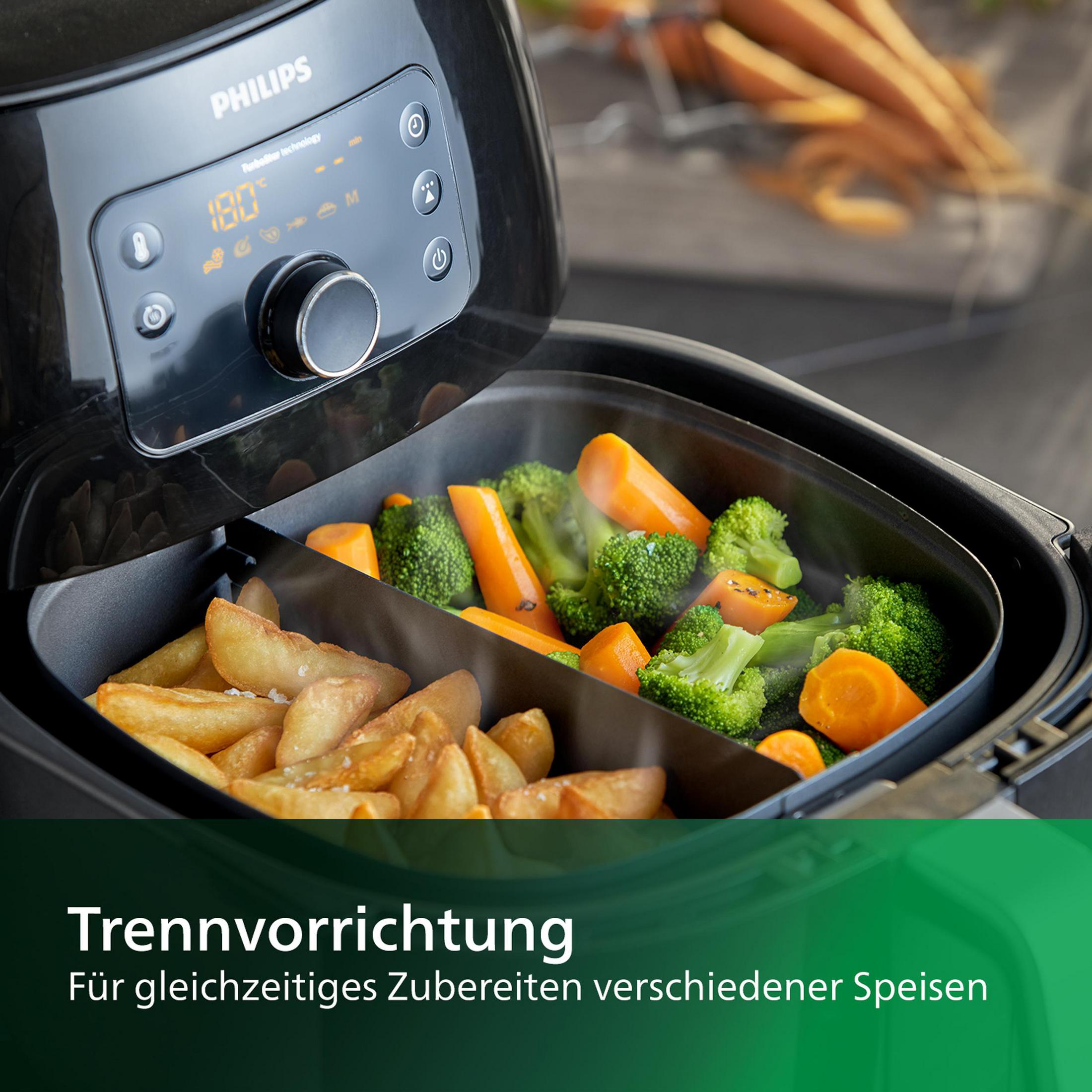 Eine Heißluftfritteuse mit gekochten Speisen, Kartoffeln, Brokkoli und Karotten.