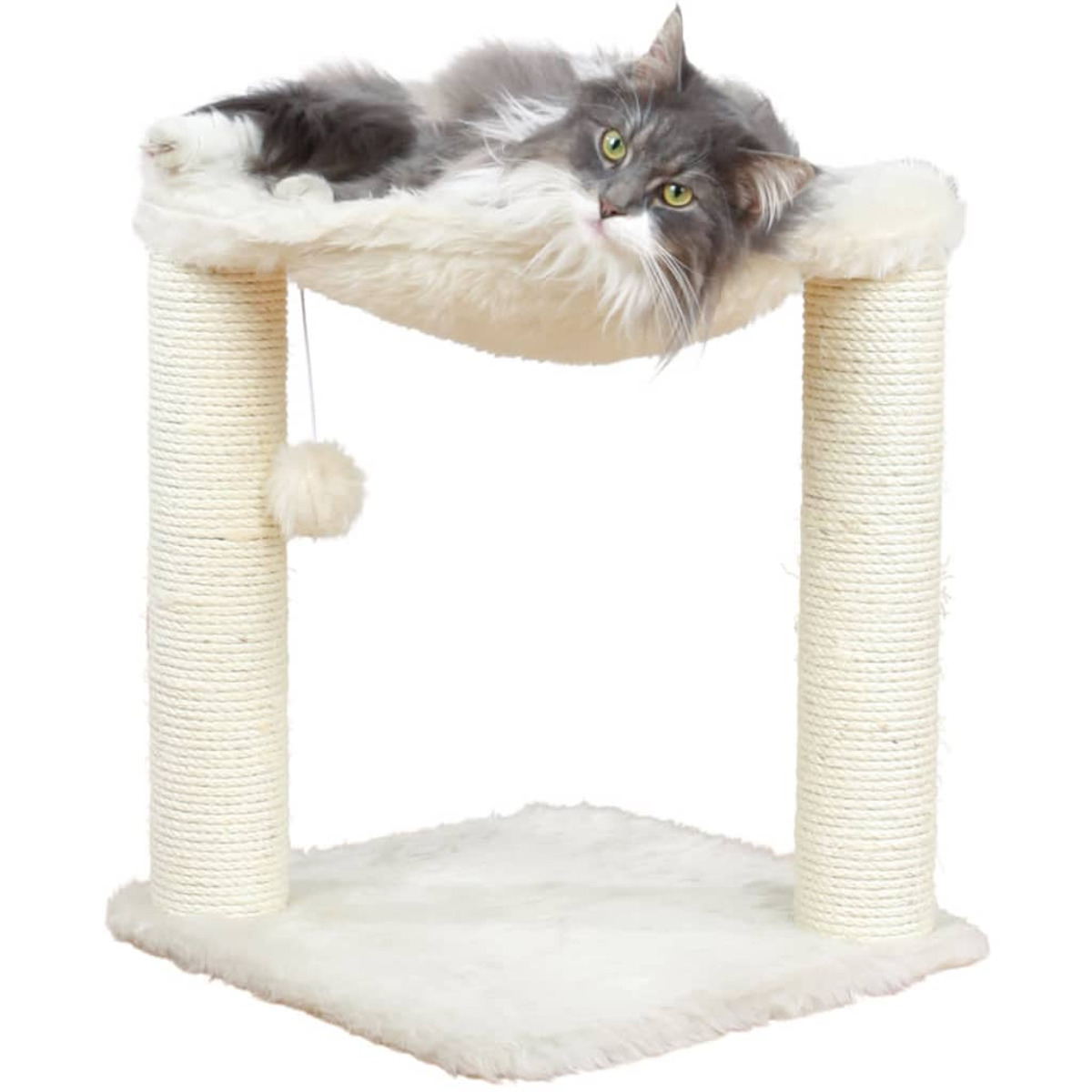 Szary i biały kot odpoczywający na białym drzewku dla kota z puszystym legowiskiem.