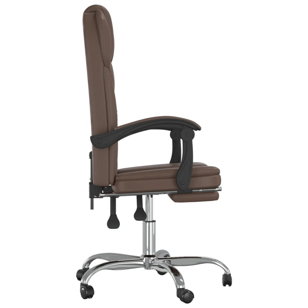 Ein brauner Bürostuhl mit schwarzen Armlehnen von der Seite gesehen.