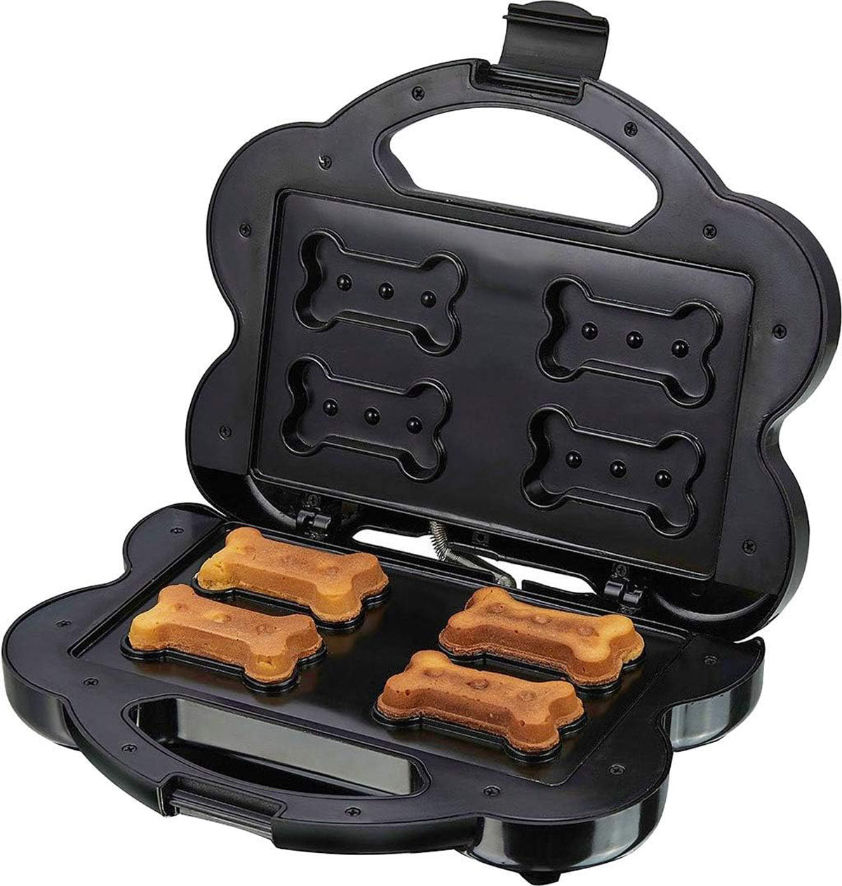 Schwarzer Hunde-Leckerli-Maker mit knochenförmigen Formen und gebackenen Leckerlis. Weißer Hintergrund.