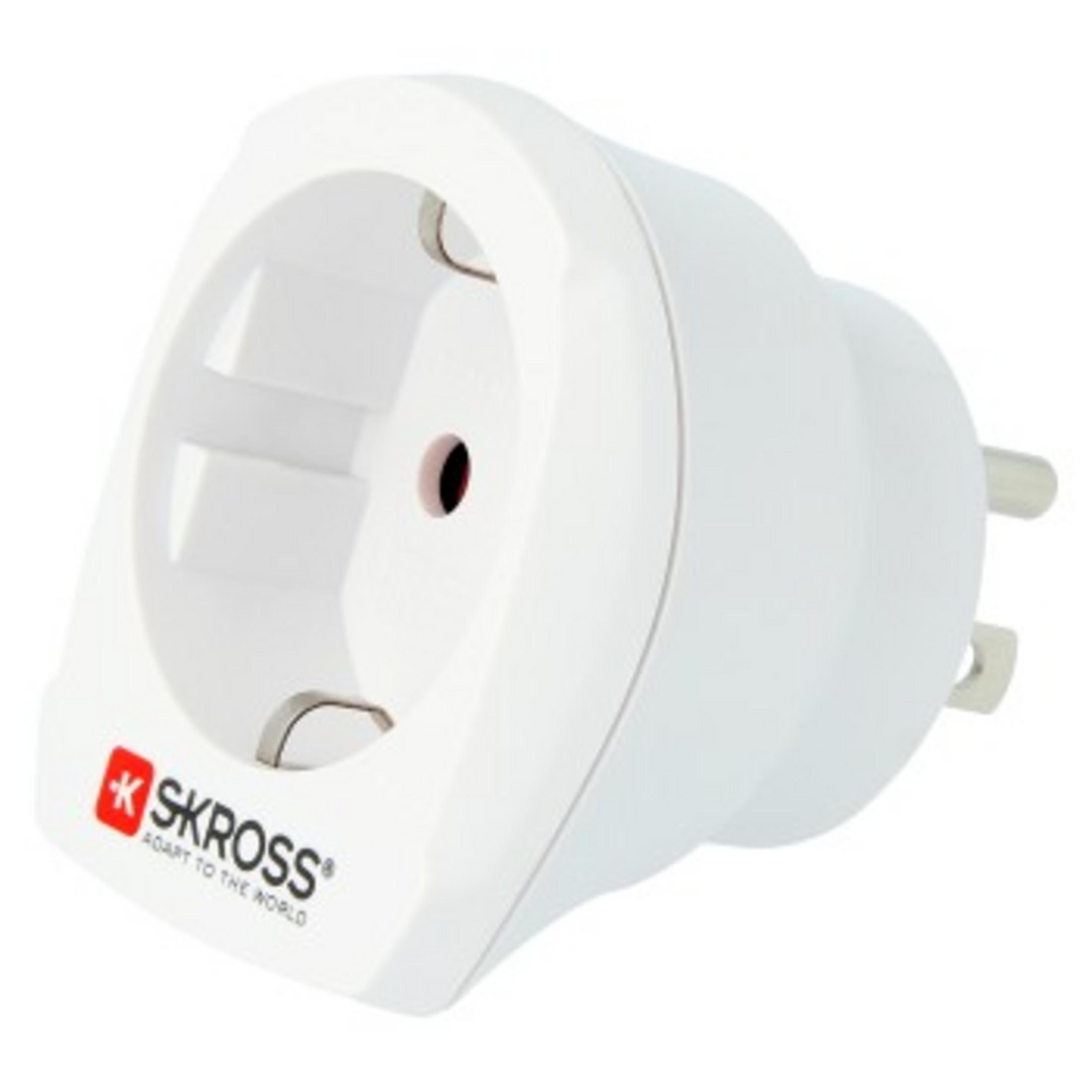 Weißer Netzadapter, konzipiert zur Umwandlung von Steckern für verschiedene internationale Steckdosen.