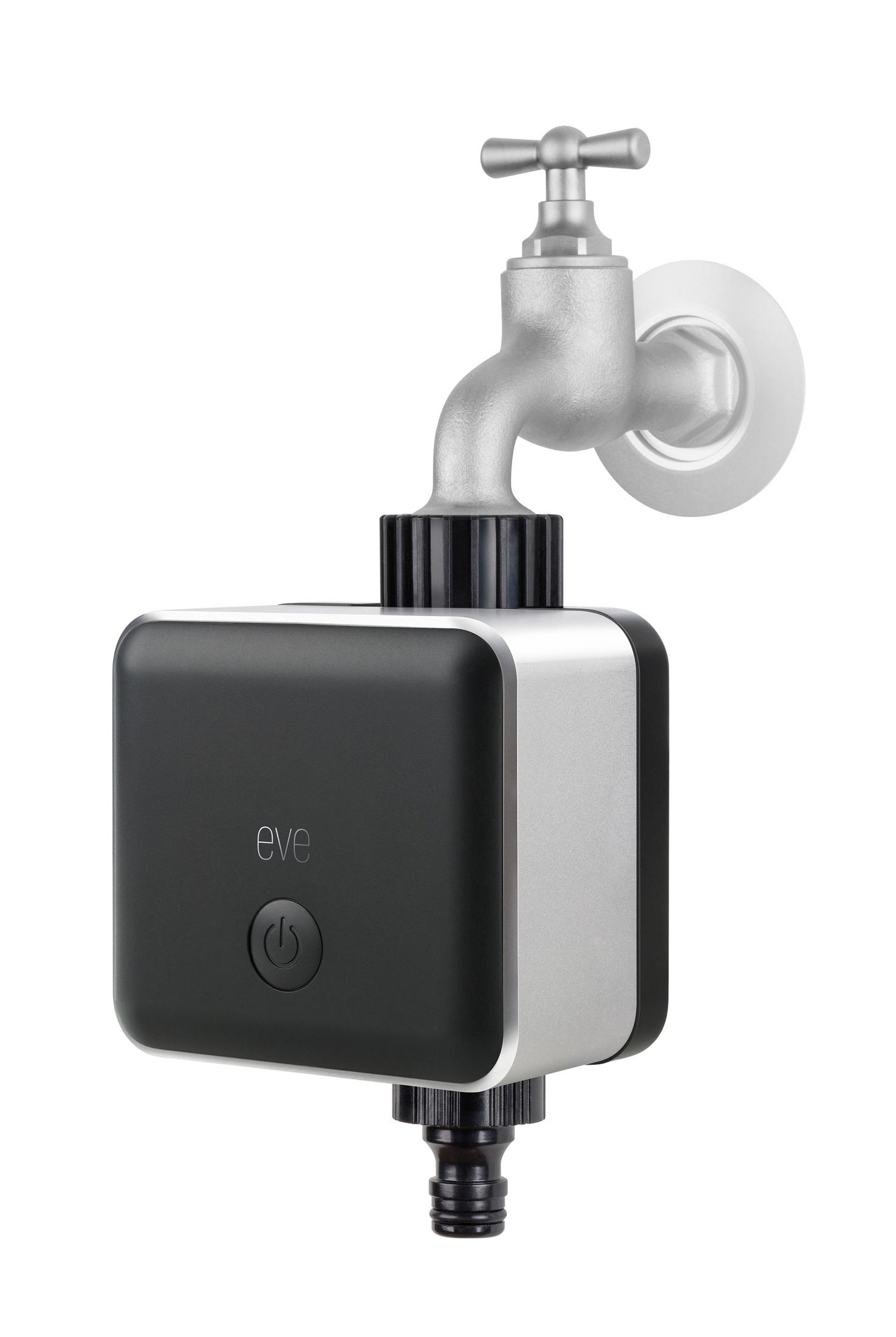 Ein schwarzer und silberner intelligenter Wasserhahn-Timer ist an einen Wasserhahn angeschlossen.