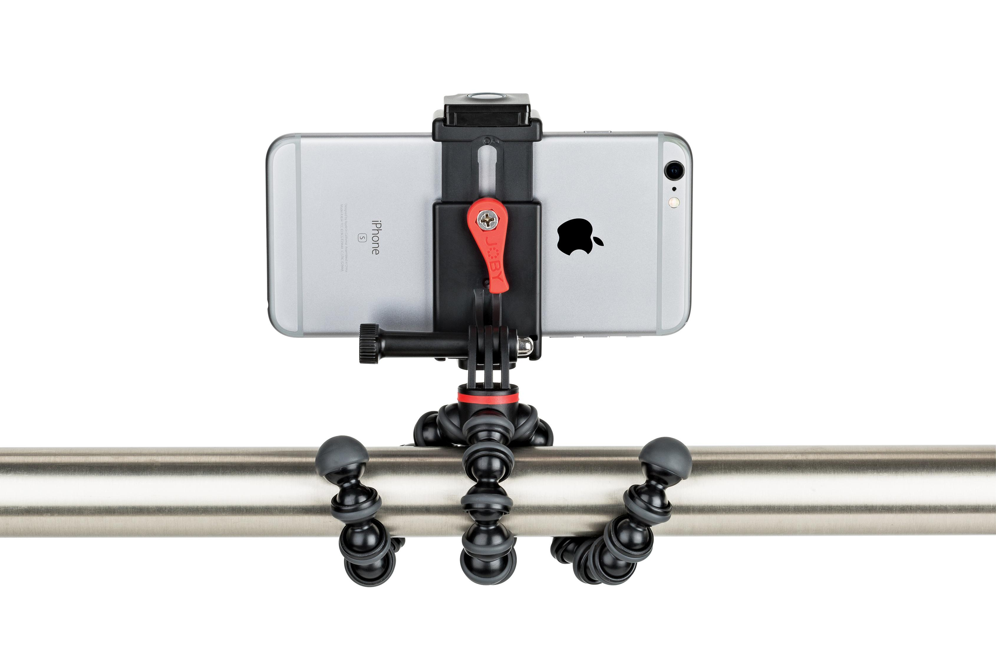 Smartfon jest zamontowany na elastycznym statywie. Telefon jest srebrny, a statyw czarny.