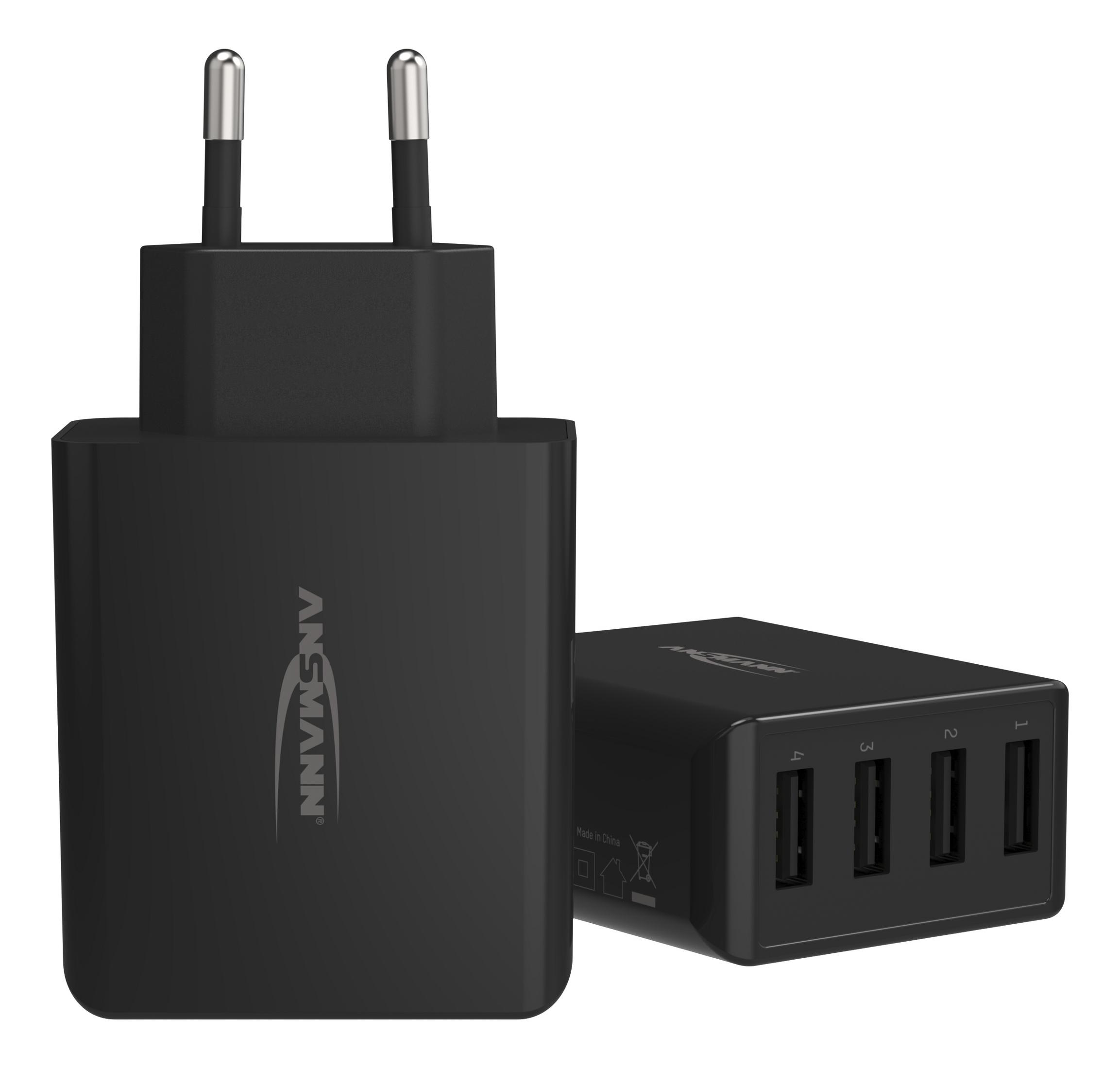 Due caricabatterie USB neri. Uno è collegato e l'altro ha quattro porte USB etichettate 1-4.