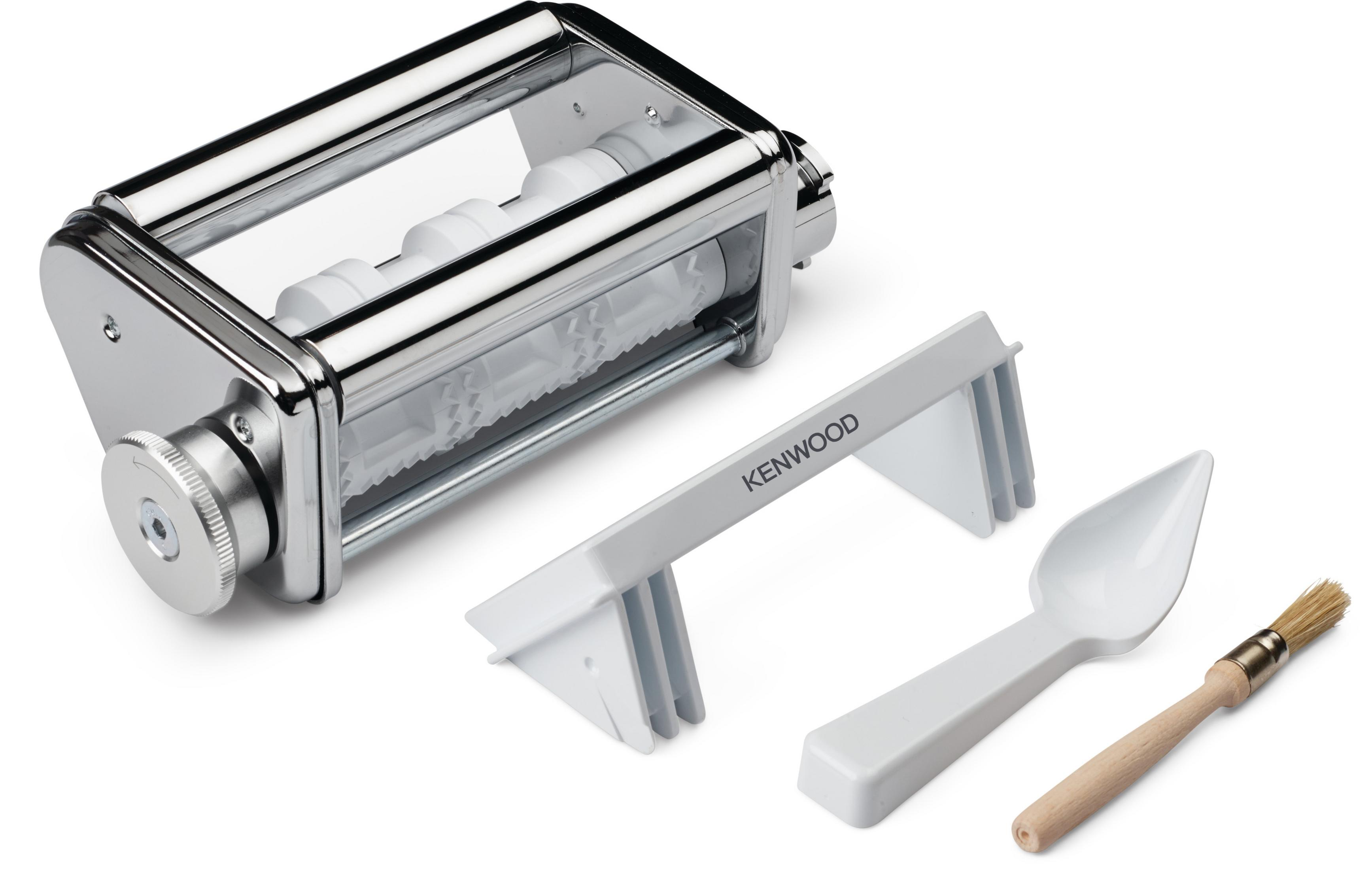 Maszyna do makaronu z akcesoriami. Srebrna i biała. Zawiera uchwyt, łyżkę i pędzel.