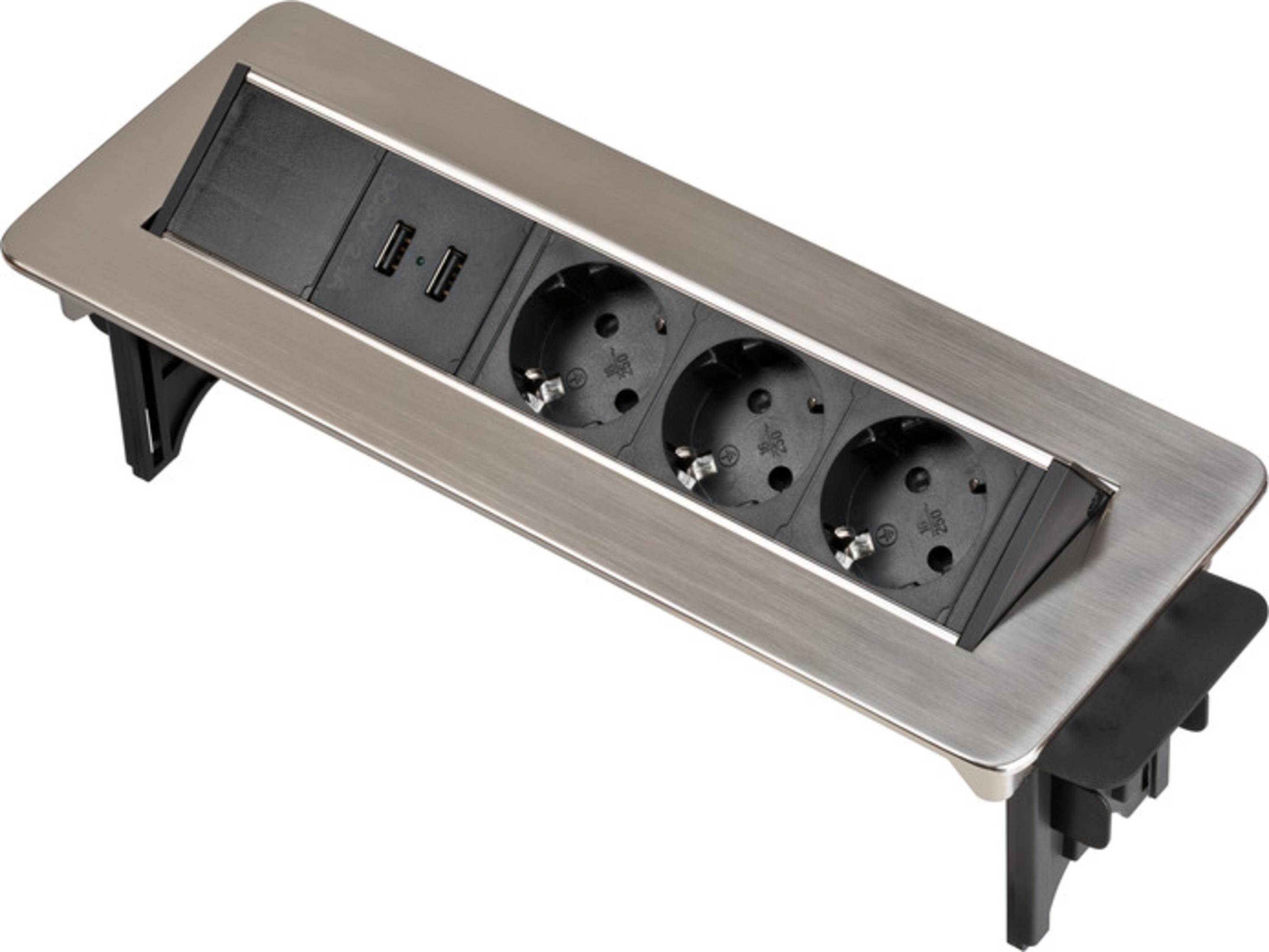 Presa di corrente a incasso in metallo con prese e USB.