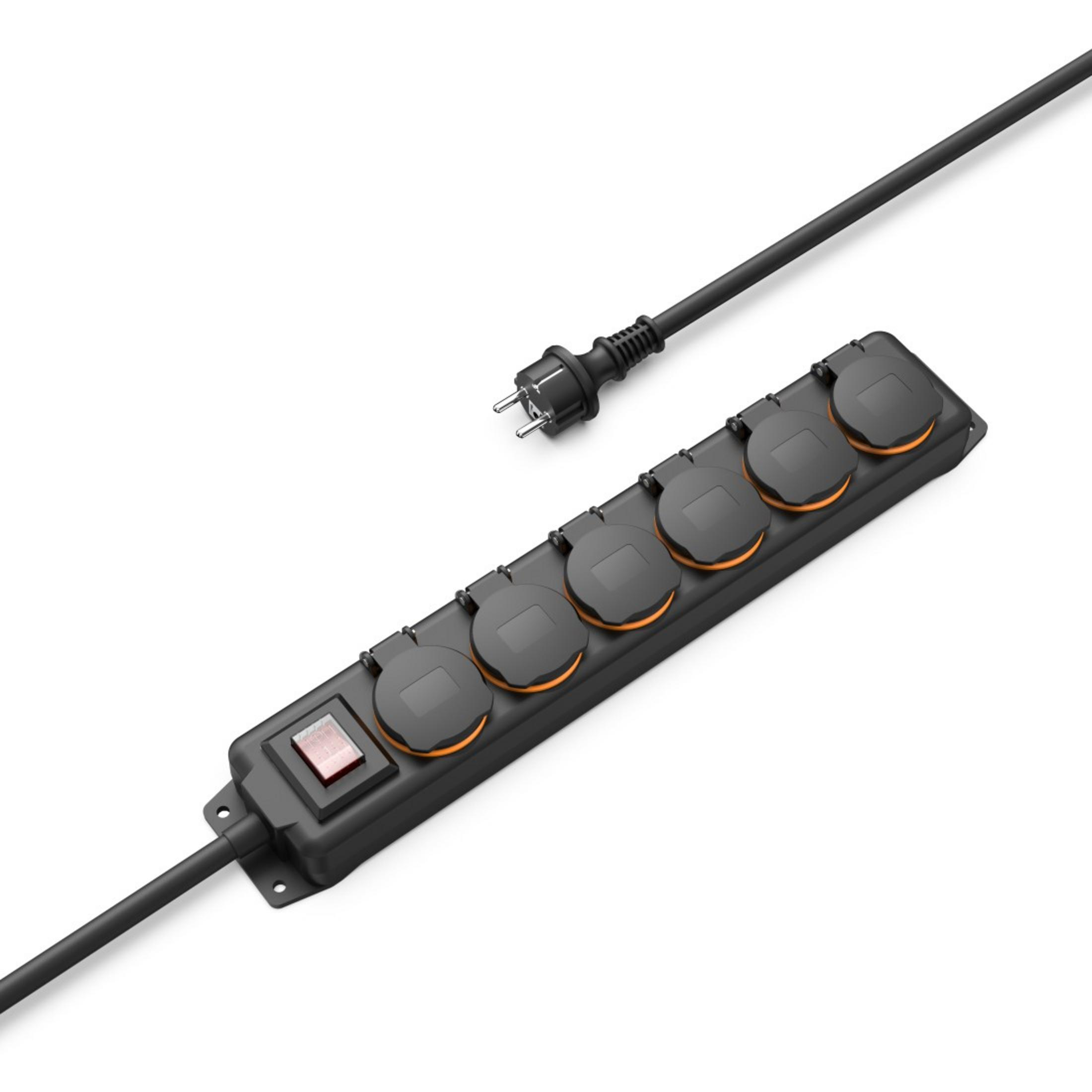 Czarna listwa zasilająca z 5 gniazdami i czerwonym przełącznikiem. Białe tło.