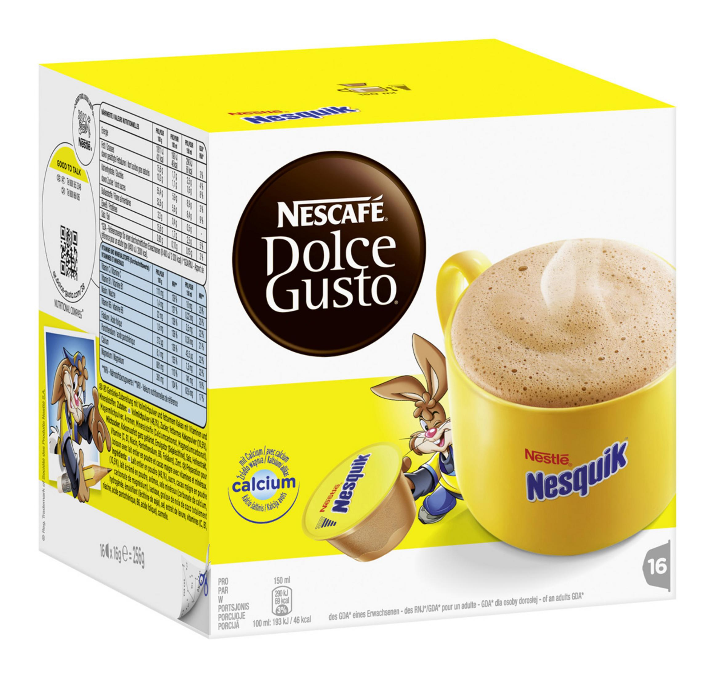 Nescafe Dolce Gusto Schachtel mit Kapseln und einer Tasse Nesquik, gelber Hintergrund.