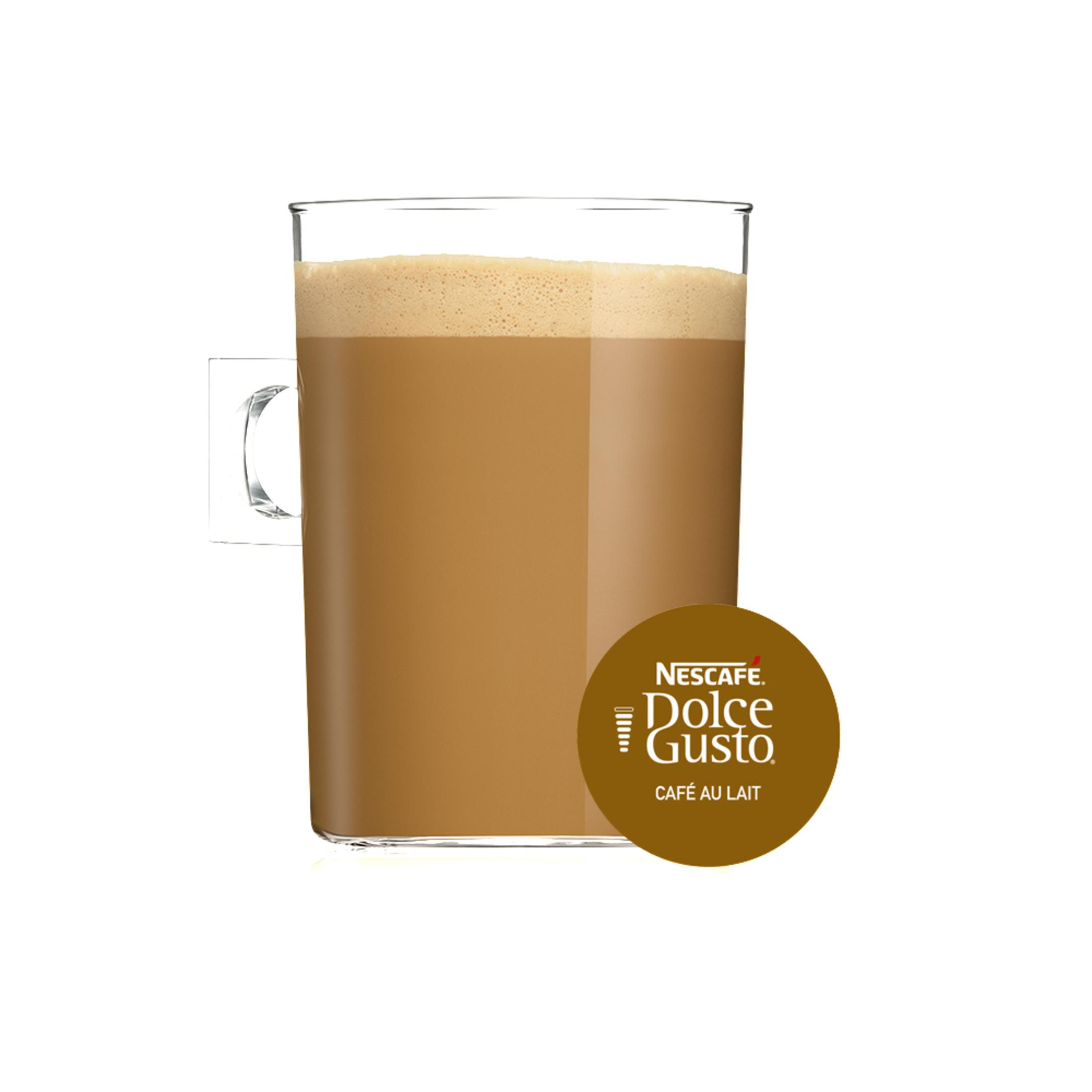 Glas Café au Lait mit Schaum und eine Nescafe Dolce Gusto Kapsel, weißer Hintergrund.