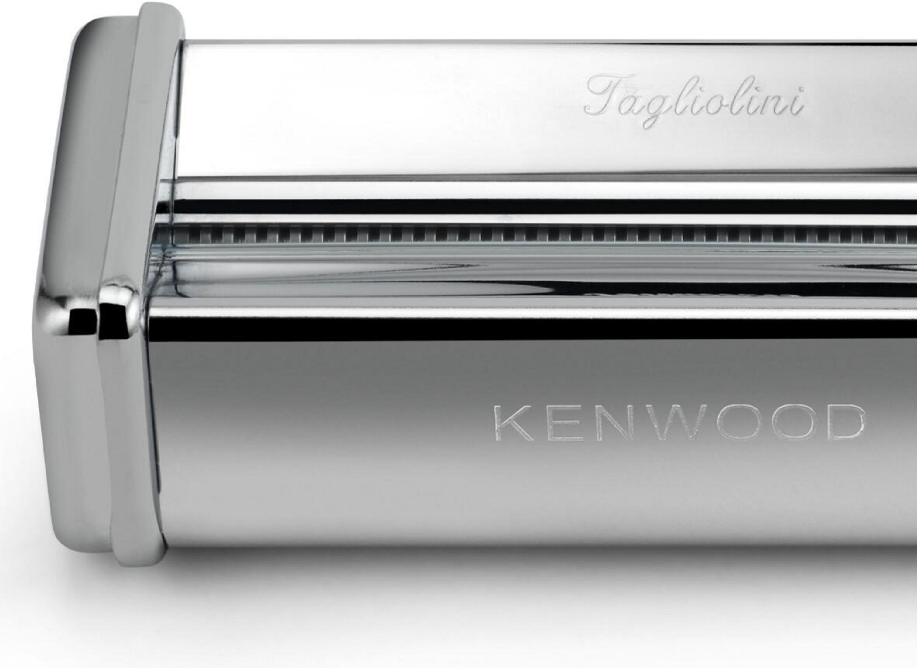 Zbliżenie na maszynkę do makaronu ze stali nierdzewnej z wygrawerowanymi napisami "KENWOOD" i "Tagliolini".