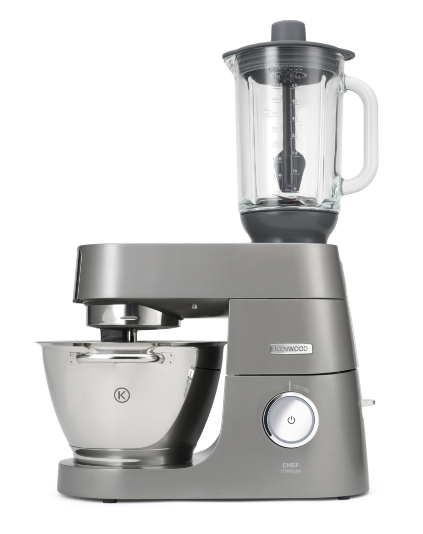 Silbernes Kenwood Chef Titanium Küchengerät mit Mixeraufsatz.