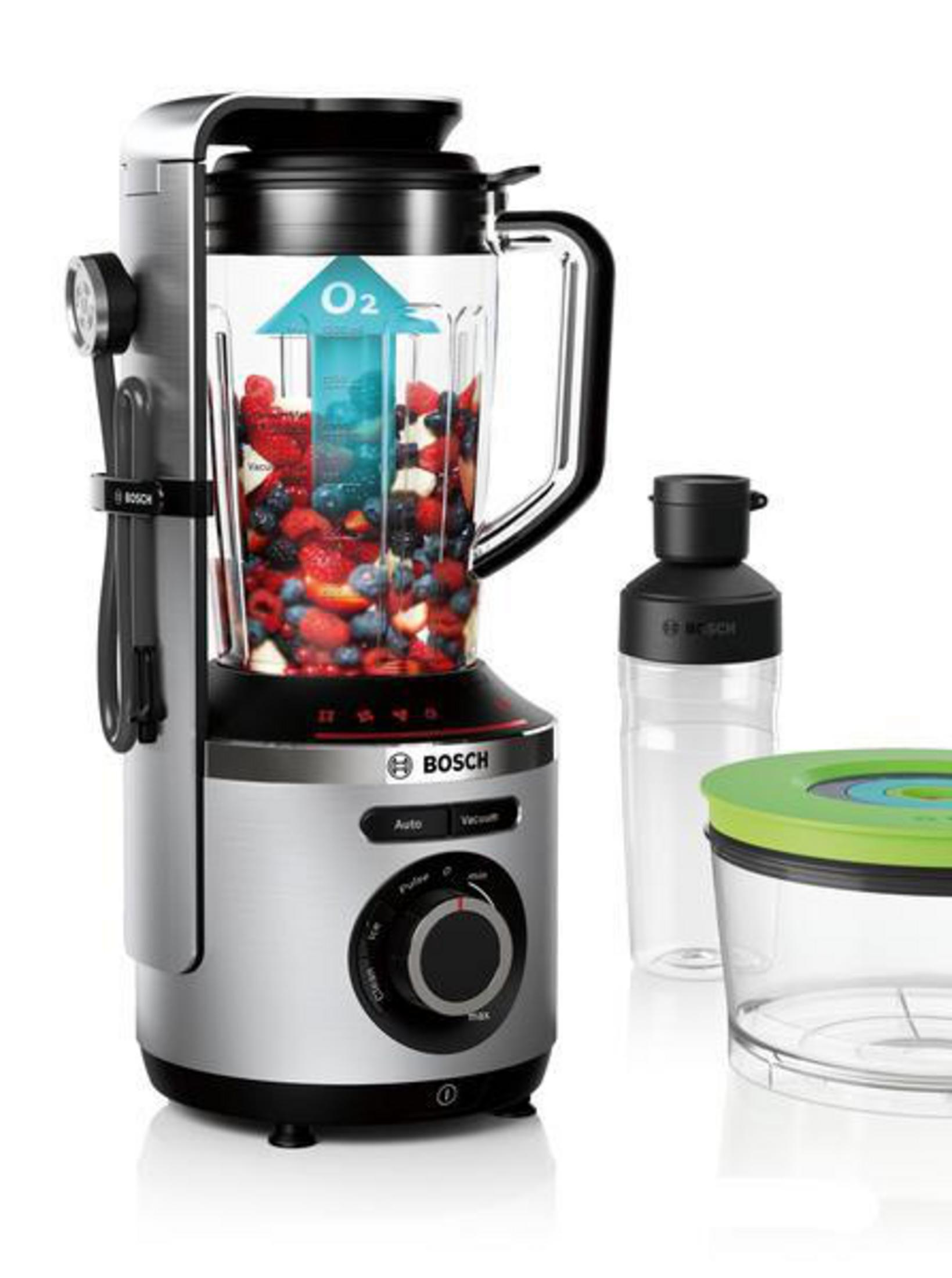 Srebrny blender z owocami i strzałką oraz dwoma pojemnikami. Jeden ma czarną pokrywę, drugi zieloną.