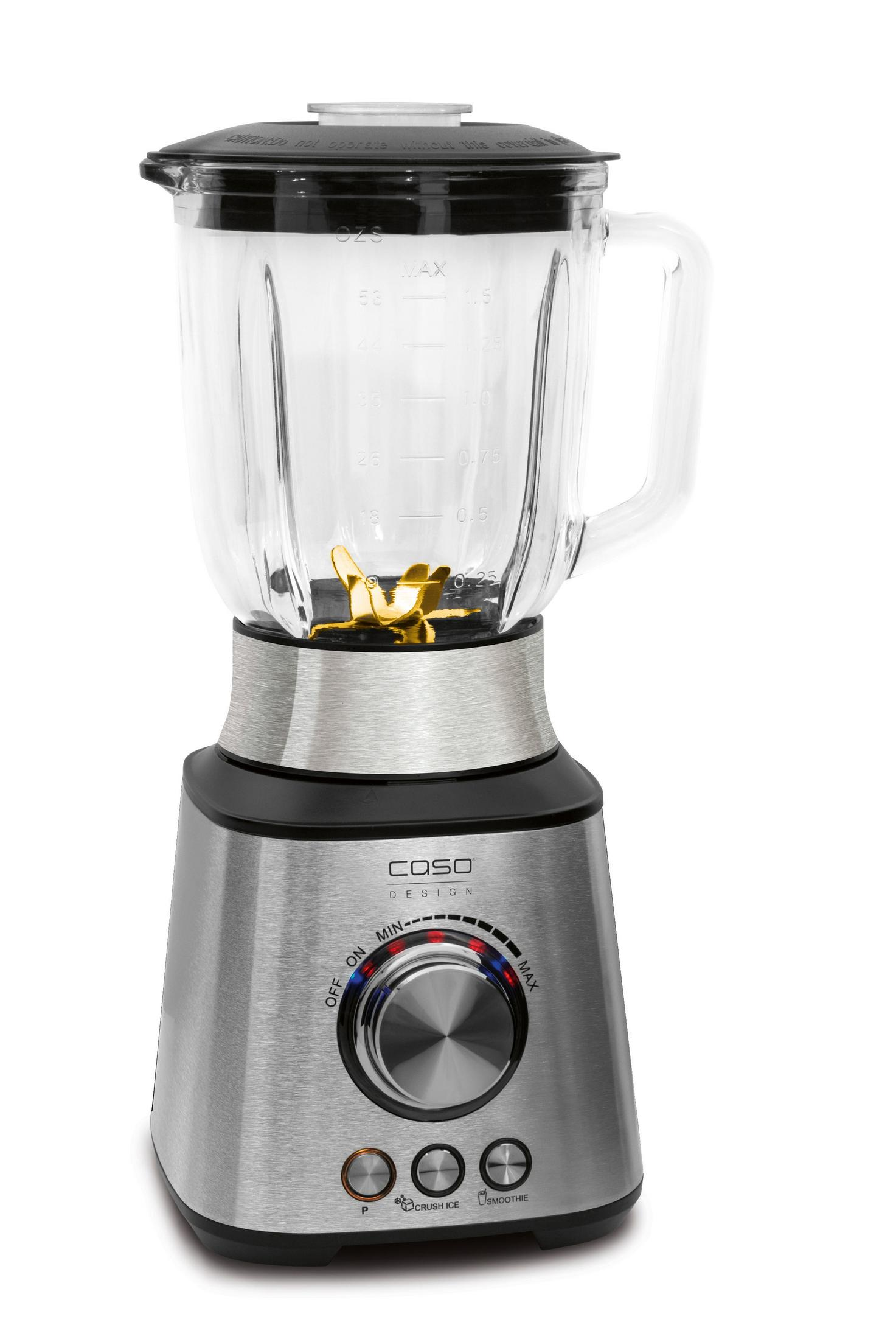 Ein Edelstahl-Mixer auf weißem Hintergrund. Er hat einen Glaskrug und ein Wahlrad für die Einstellungen.