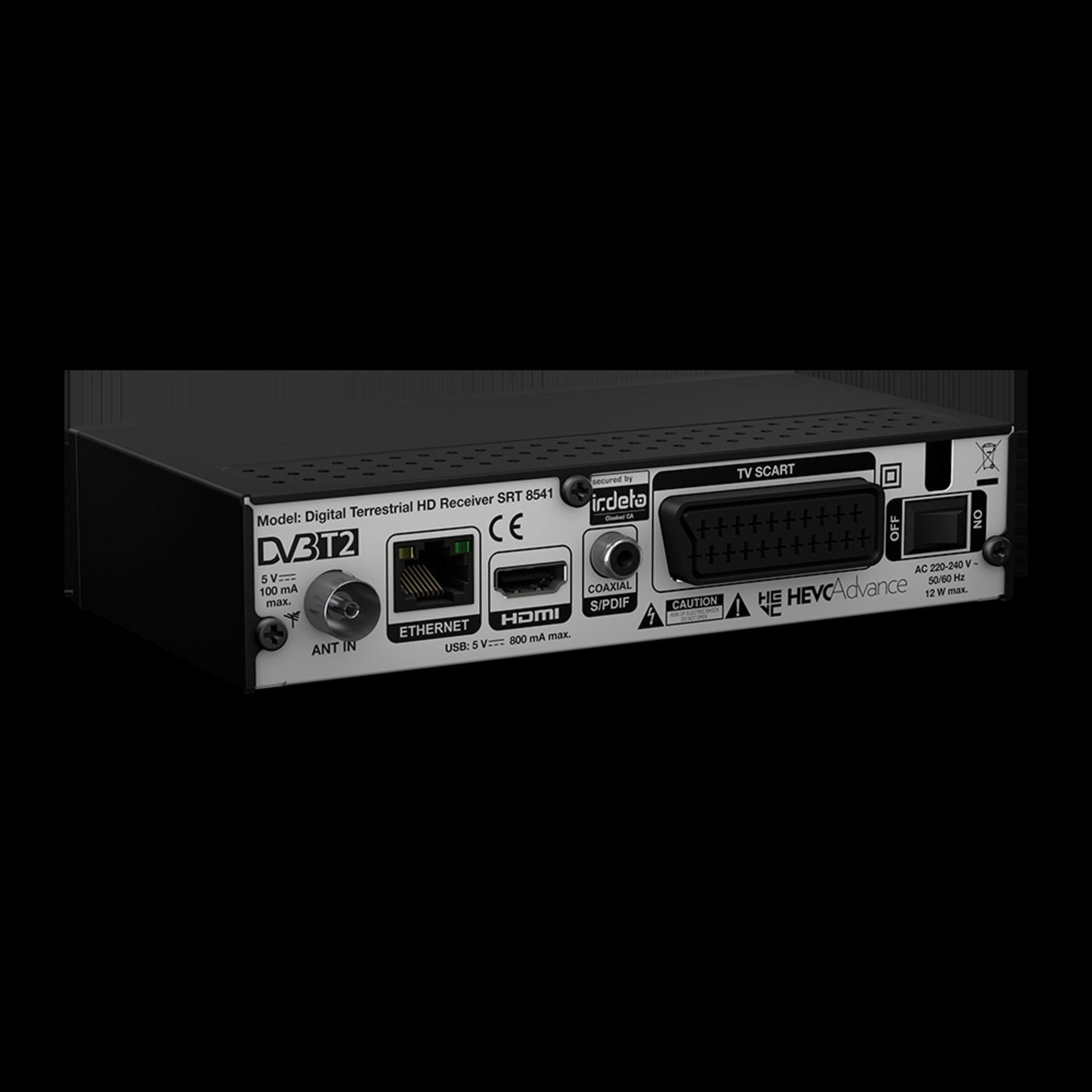 Ein schwarzer digitaler TV-Receiver mit verschiedenen Anschlüssen, isoliert auf Schwarz.