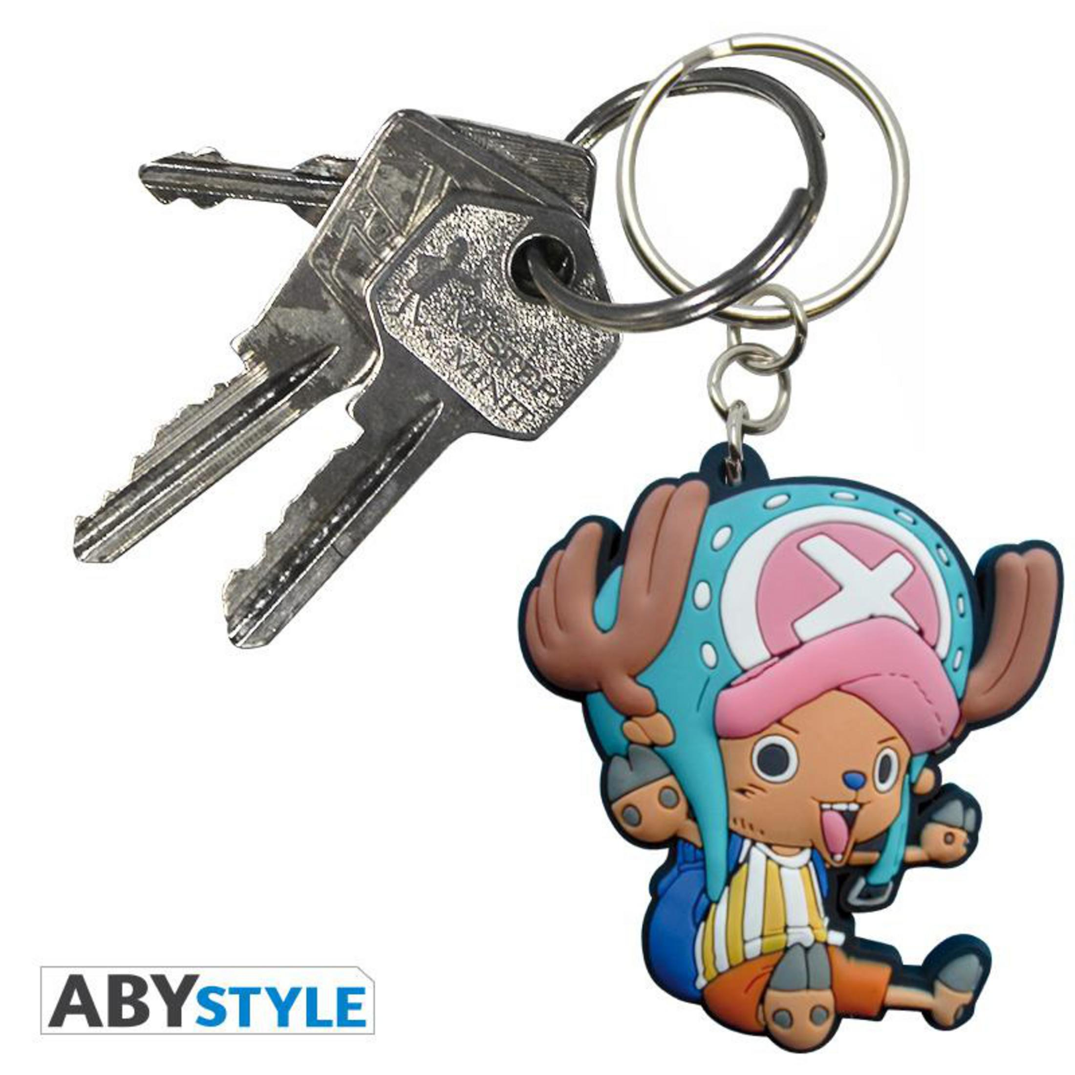 Llaves y un llavero de One Piece Chopper con diseño de personaje de dibujos animados.