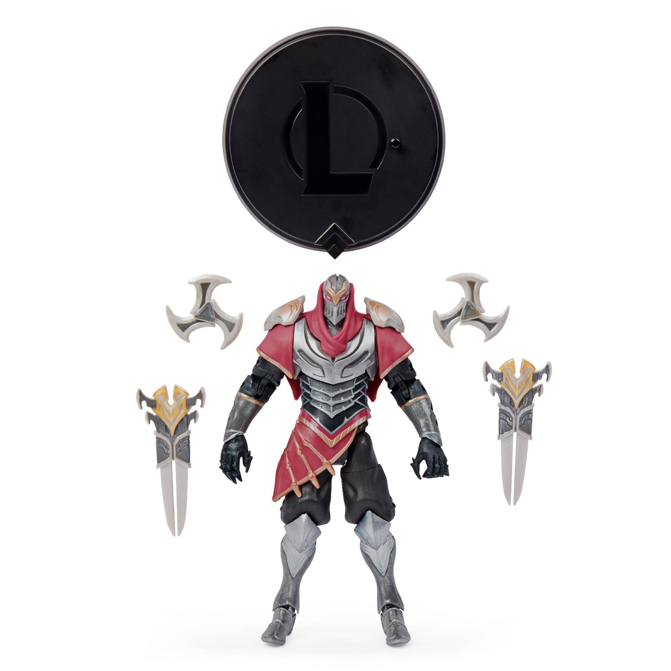 Eine League of Legends Zed-Actionfigur mit Waffen und schwarzem Sockel, auf weißem Hintergrund.