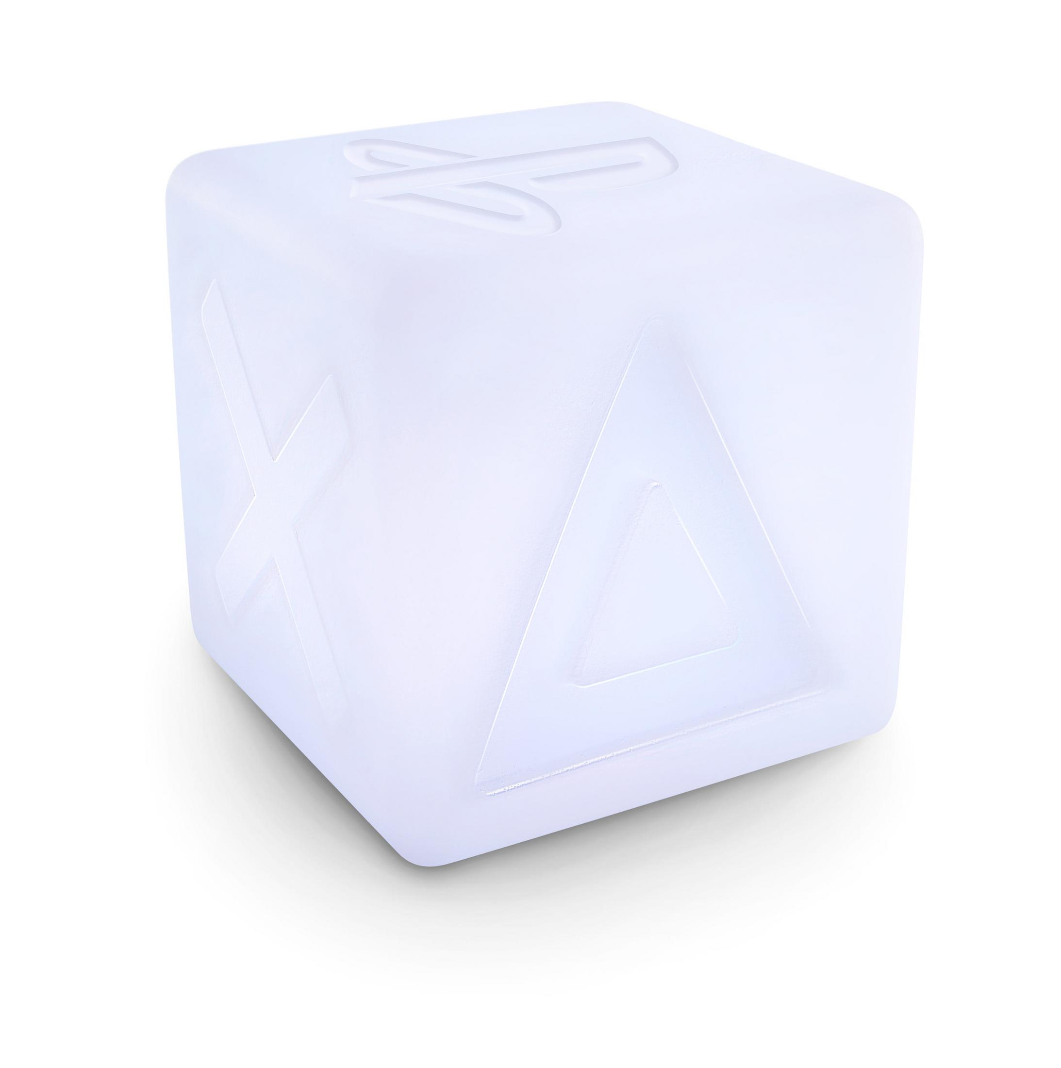 Weißer Würfel mit PlayStation-Symbolen. Quadratischer Block mit geprägten Symbolen: X, O, Dreieck, Quadrat.
